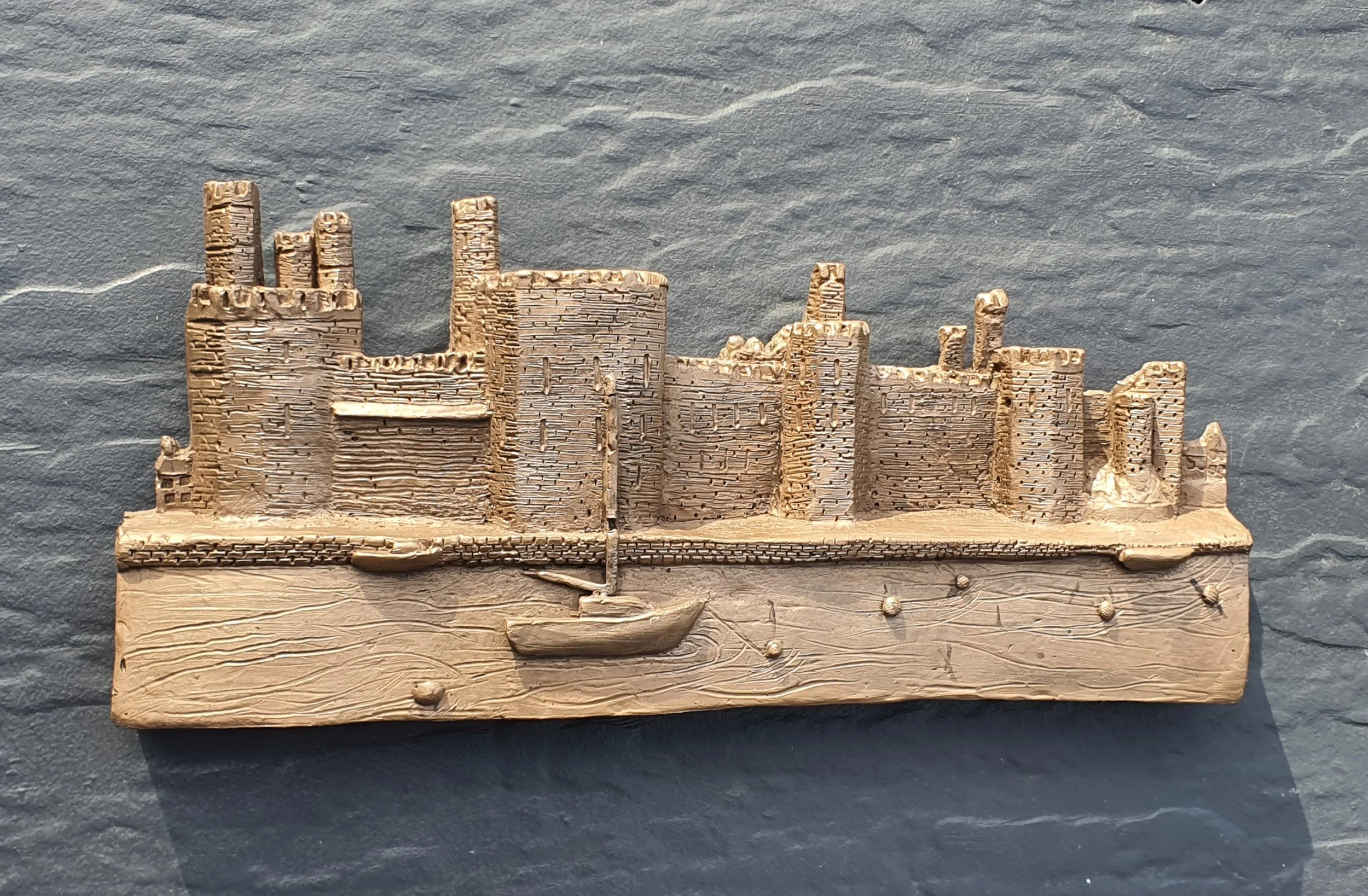 Caernarfon Castle 23.5 x 10.5 x 2.5 cm  410g