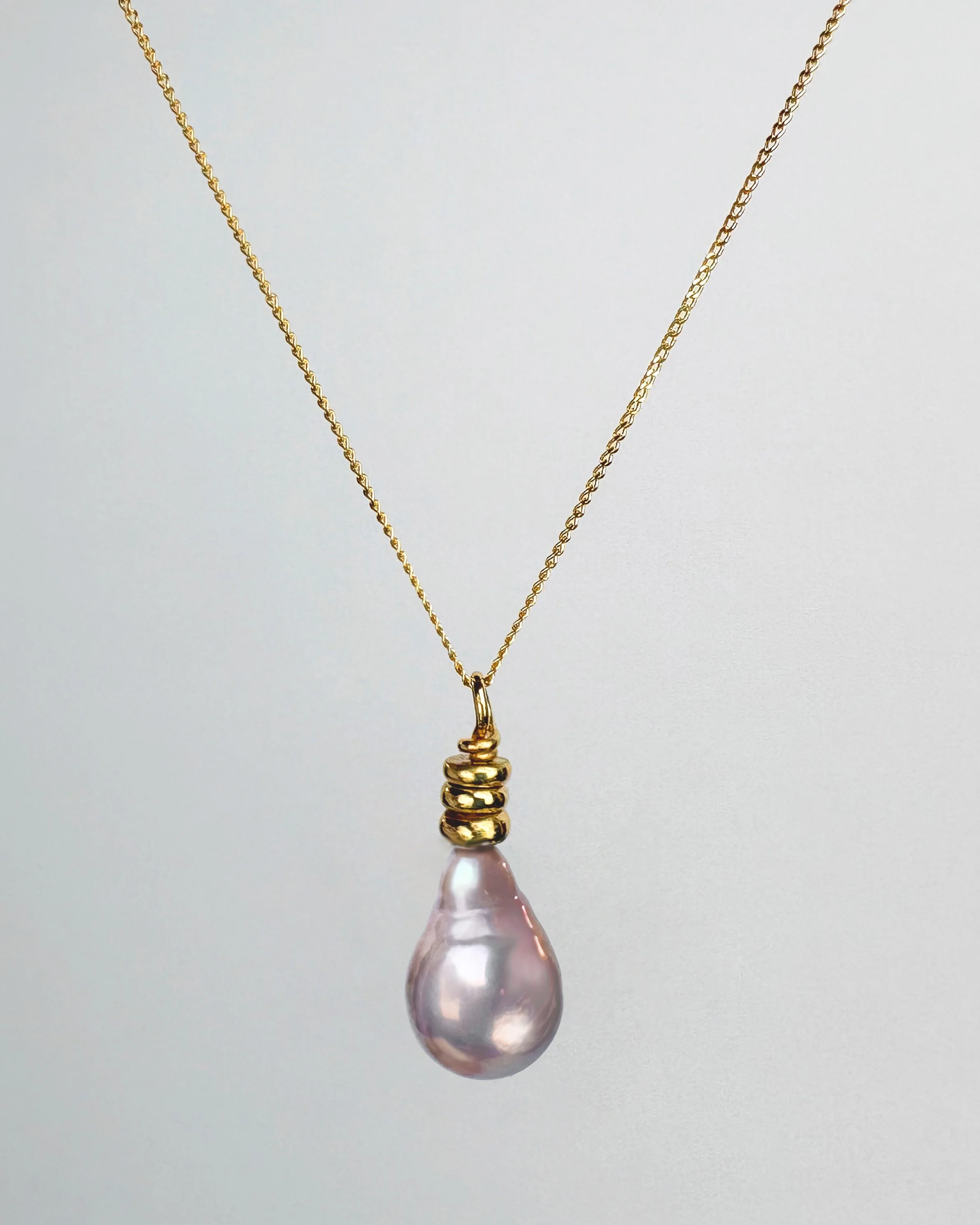 Pink freshwater pearl on 18ct Abacus pendant and 18ct curb chain.jpg