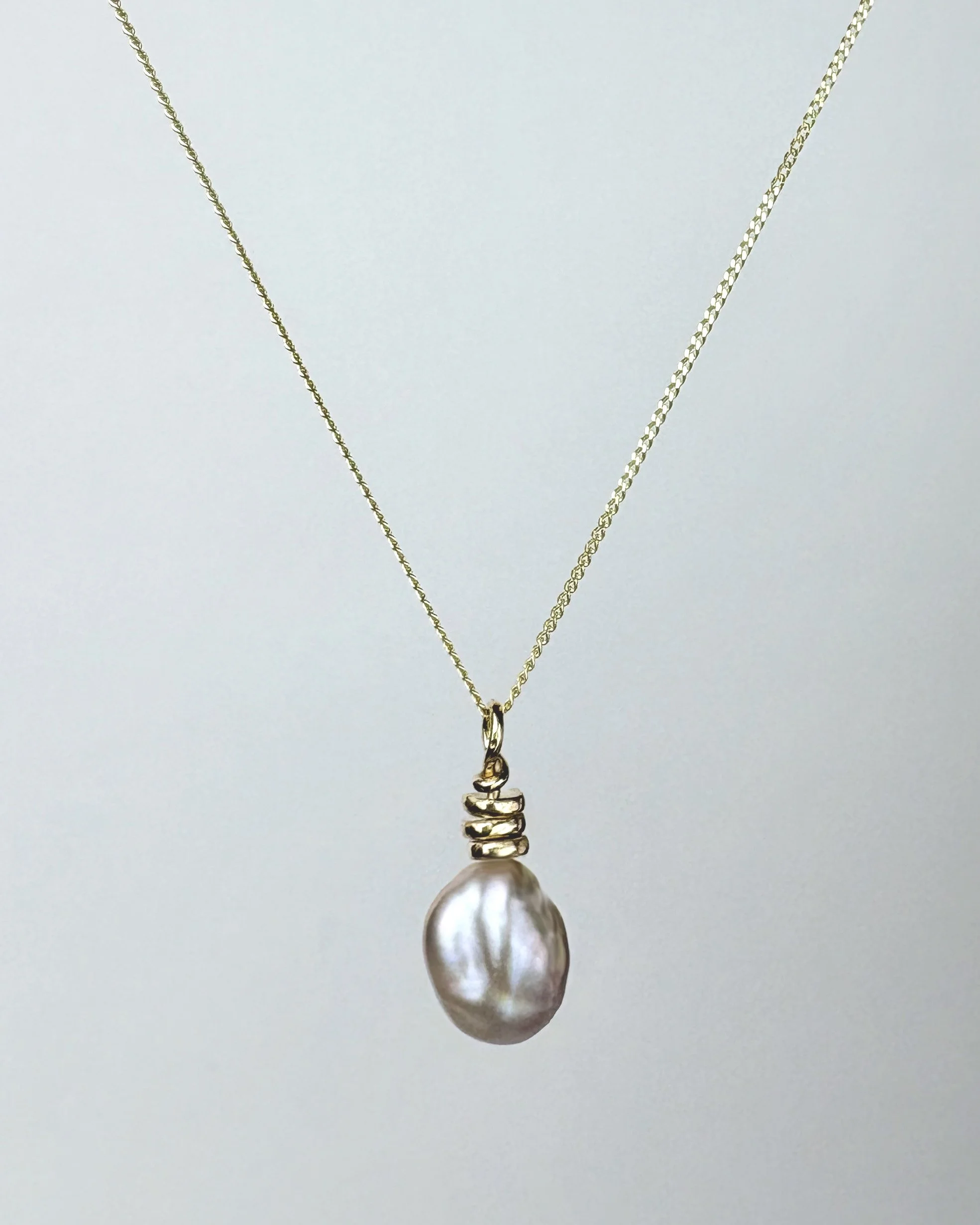 Abacus lavender-white keshi pearl necklace, 9ct gold