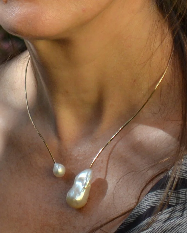 Aphrodite collar on a model made in 9ct hammered gold with a giant baroque pearl and a small baroque pearl (Copy)