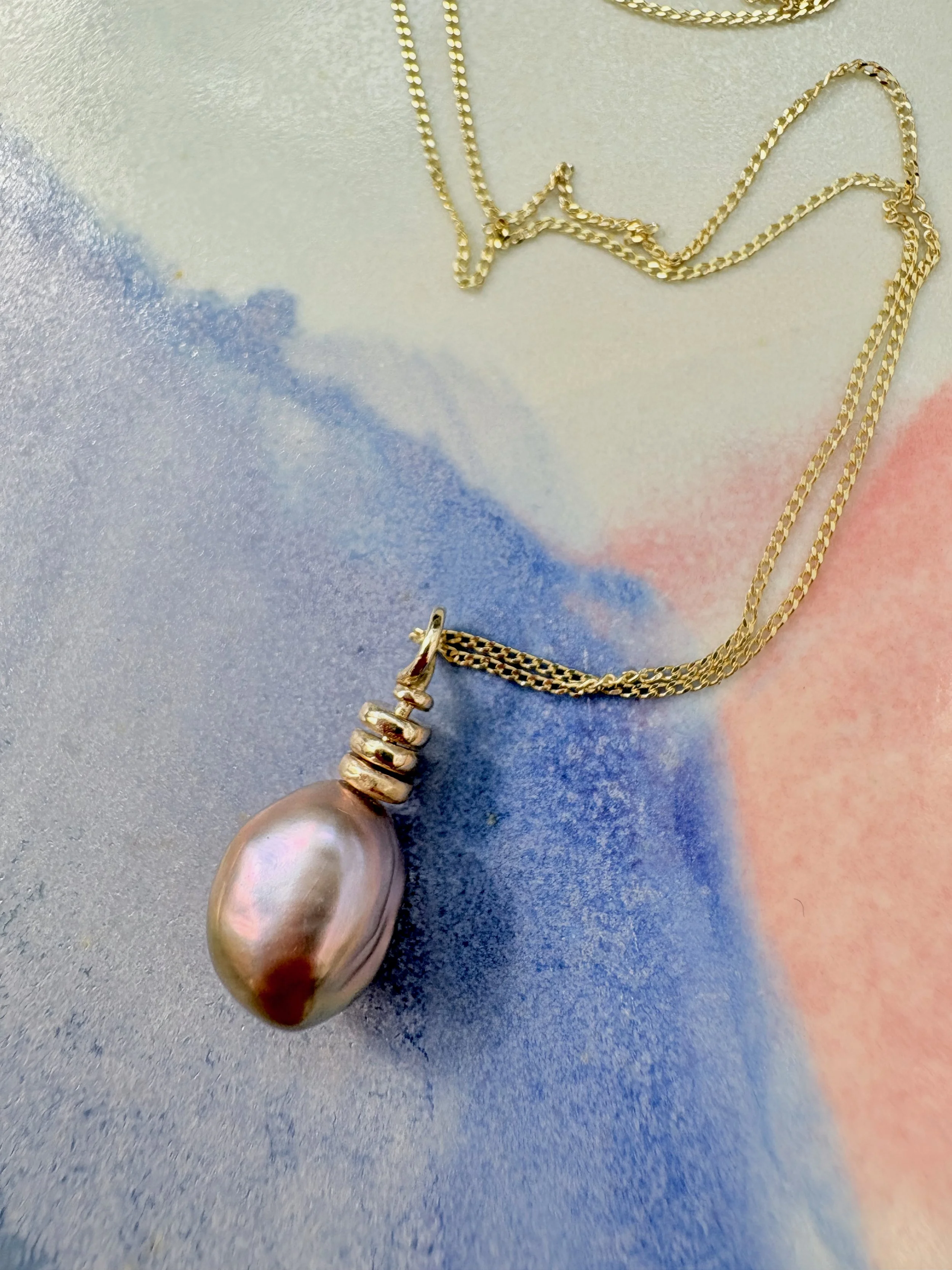 Abacus purple keshi pearl necklace, 9ct gold