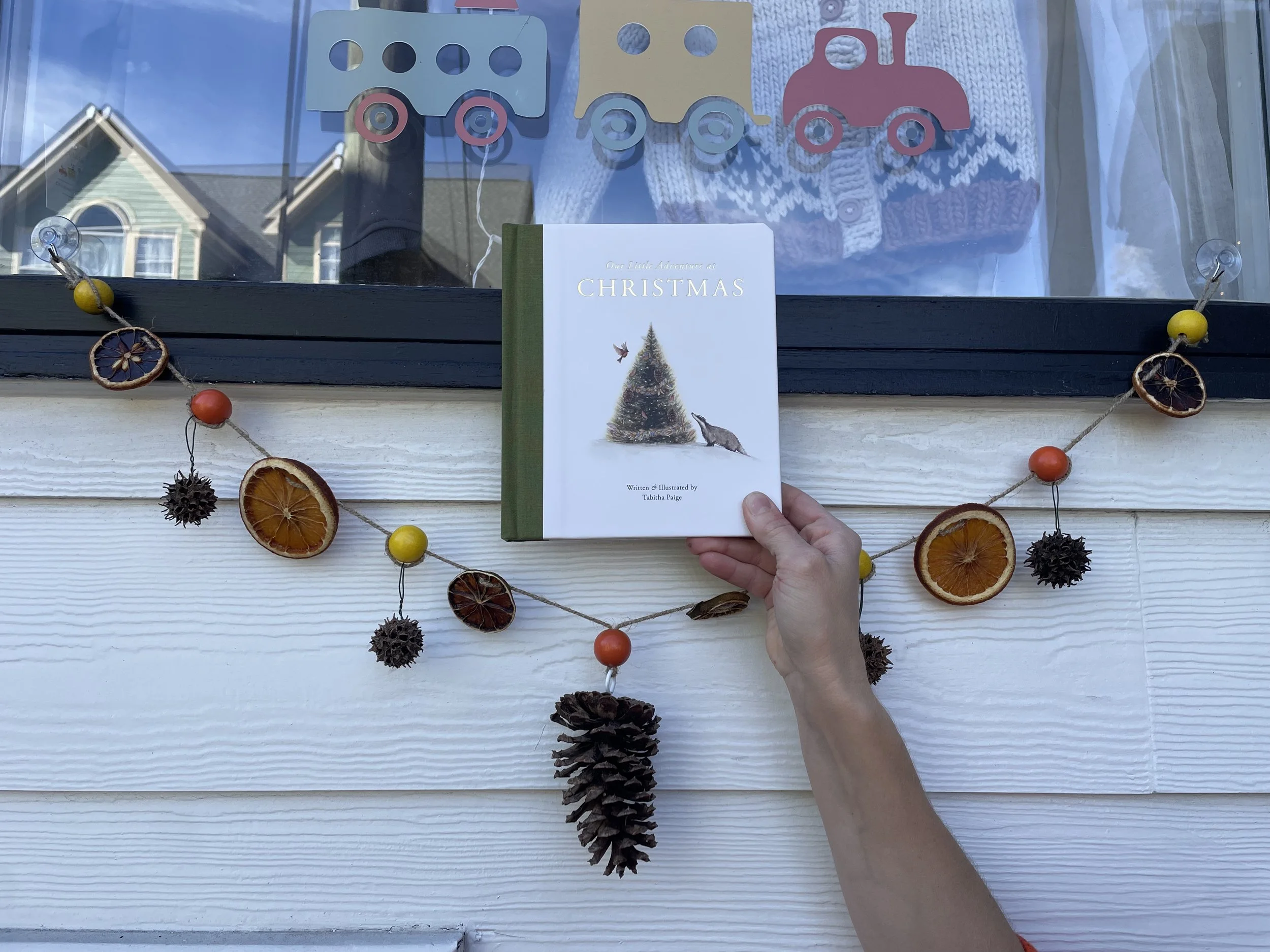 Kids Christmas Garland Craft & Storytime