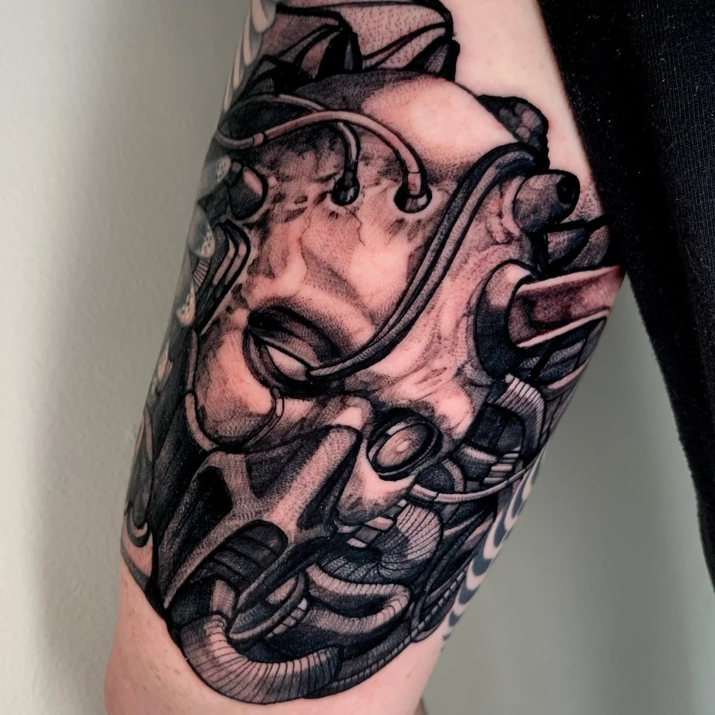 Piece of the Machine tattoo, part of a larger piece that will wrap to the outer arm in the future! Thanks again Hawks!
#dylansmithink #fabletattoogallery #darkart #tattooart #fantasyart #blacktattoo #blackworkers #blackworkers_tattoo #richmondva #ri