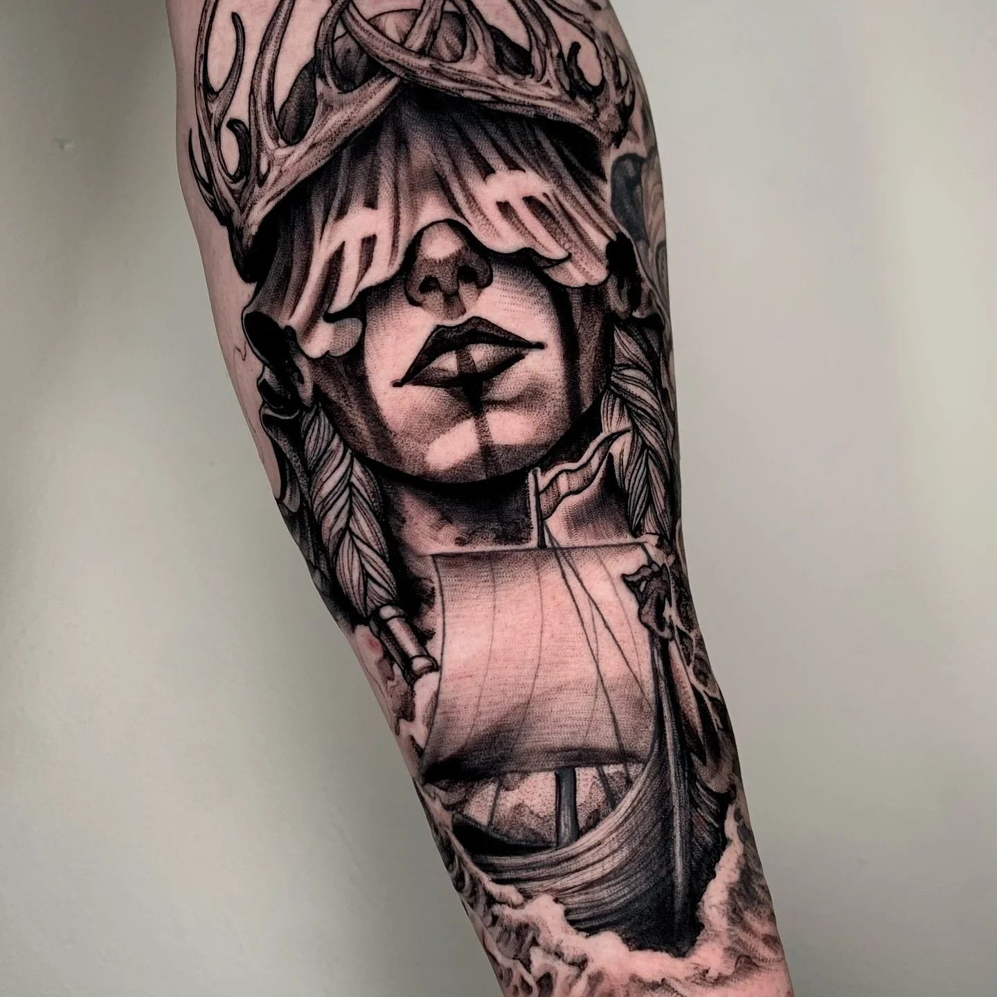 Seeress. Shot of an ongoing Norse Sleeve for Grant. One more session before the sleeve is complete. Very excited to see it come together! 
#dylansmithink #fabletattoogallery #darkart #tattooart #fantasyart #blacktattoo #blackworkers #blackworkers_ta