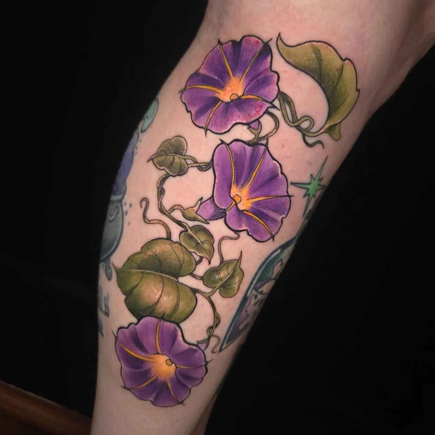 Morning glories ☀️ by @skyla.bel 
.
.
#flowertattoo #floraltattoo #morningglorytattoo #colortattoo #neotraditionaltattoo