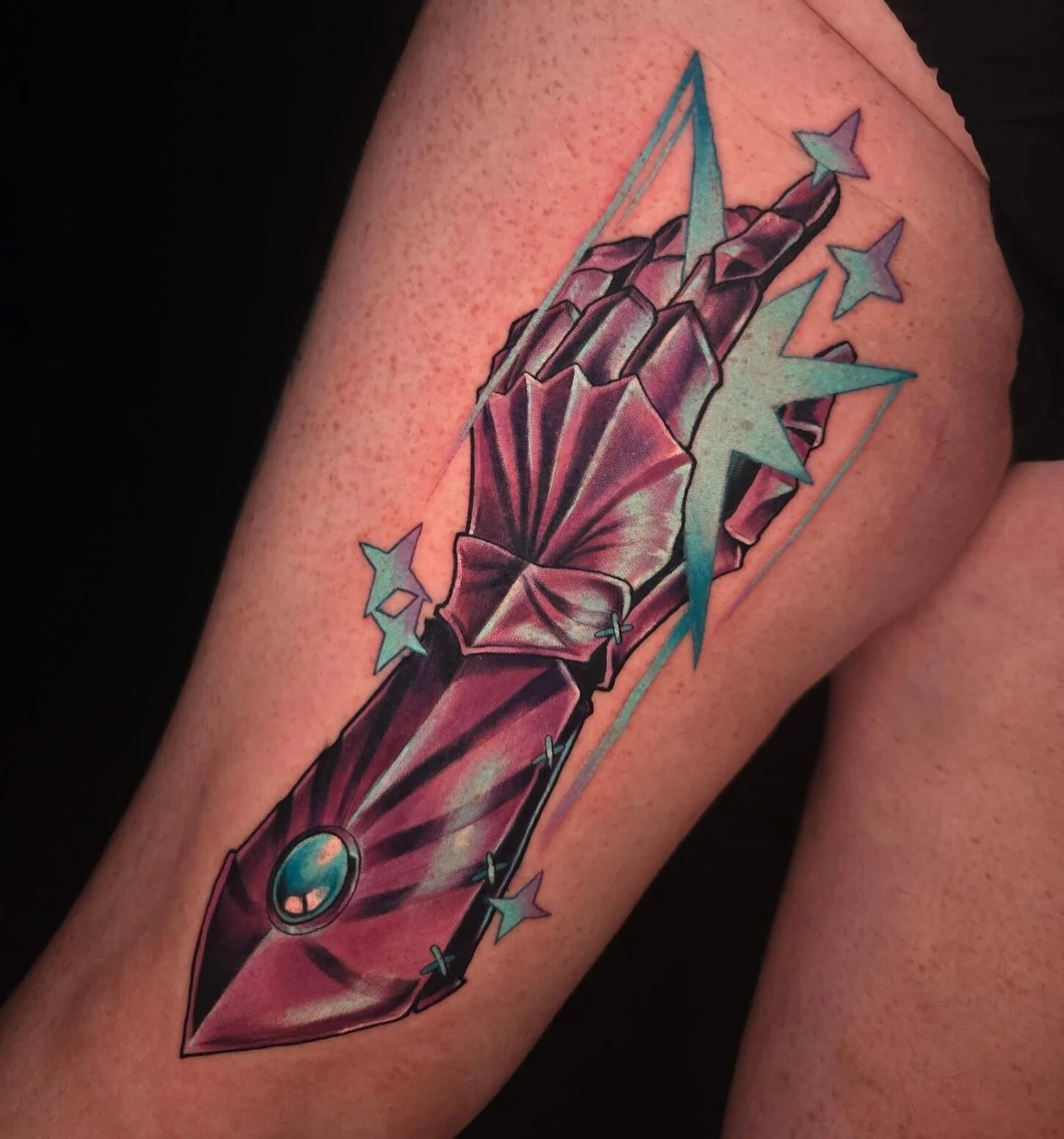 Complimentary thigh pieces 🗡️ by @skyla.bel - her books are open for the remainder of Fall/Winter 
.
.
#swordtattoo #neotradtattoo #neotrad #neotraditionaltattoos #medievaltattoo