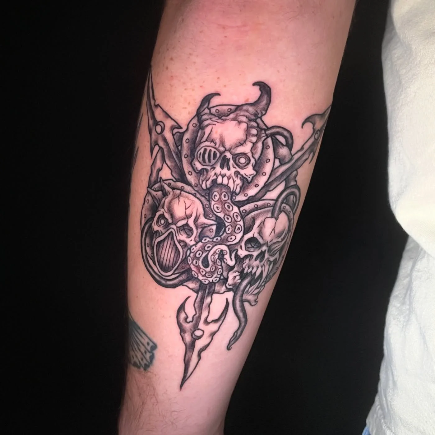 Death Guard crest 💀 by @sensualbeasts.tattoo - Miranda is now booking December-February. 
.
.
.
#warhammertattoo #warhammer #fantasytattoo #blackandgray #blackandgreytattoo #neotraditional