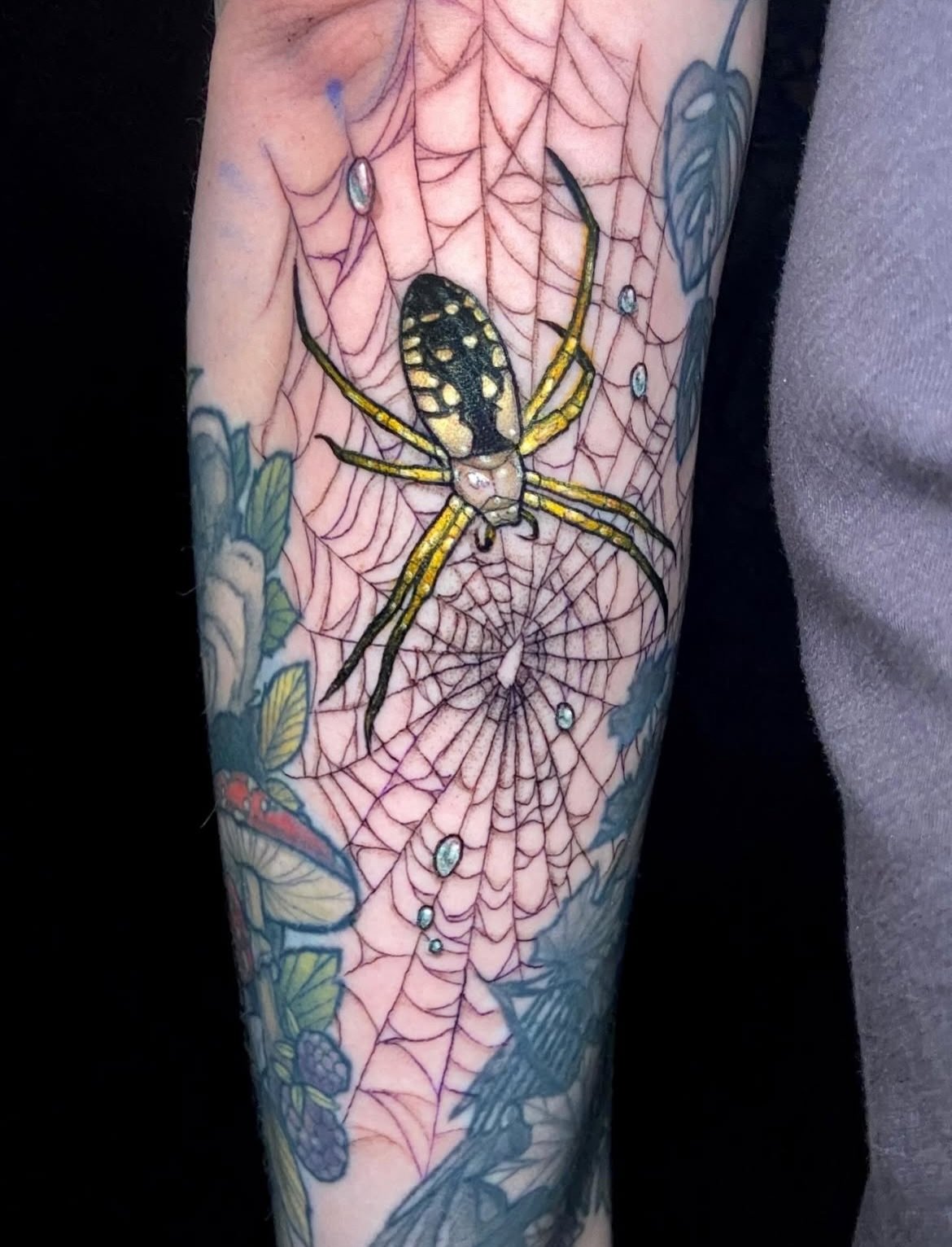 @dawncarrtattoos out here being queen of Spring 🍃💐🌸