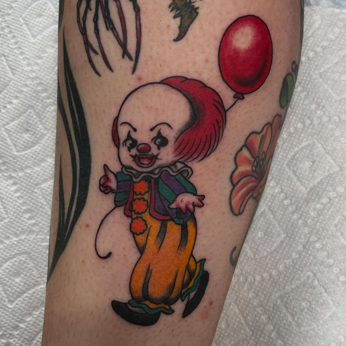 🎈Pennywise Kewie🎈by @sensualbeasts.tattoo 

.
.
.
.
#richmondtattoo #fabletattoogallery #pennywise