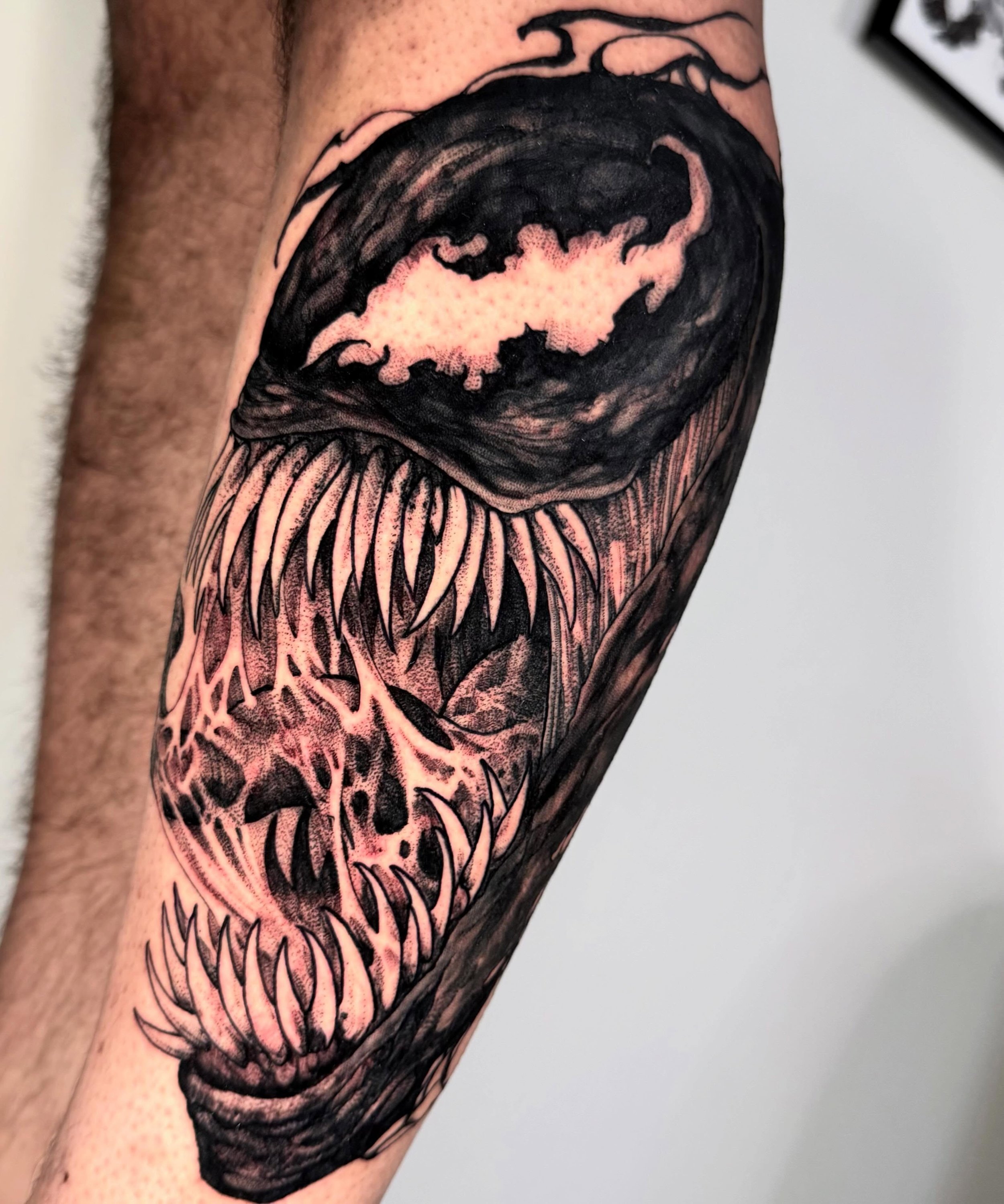 Venom by @dylansmith_ink 
.
.
.
#venomtattoo #blackwork #richmondtattoo #fabletattoogallery