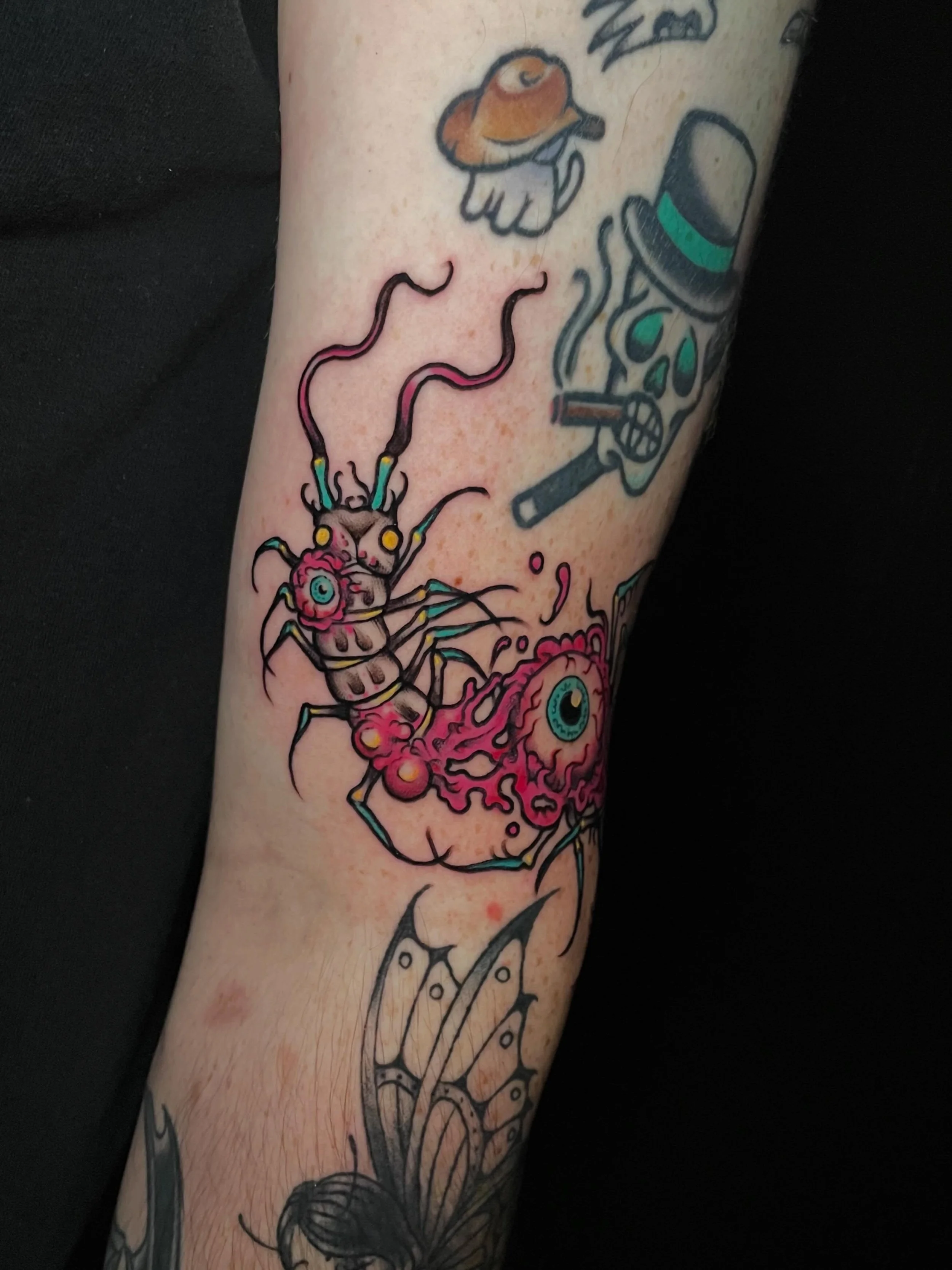 ✨Eyeball eating, mutilated centipede✨ by @sensualbeasts.tattoo