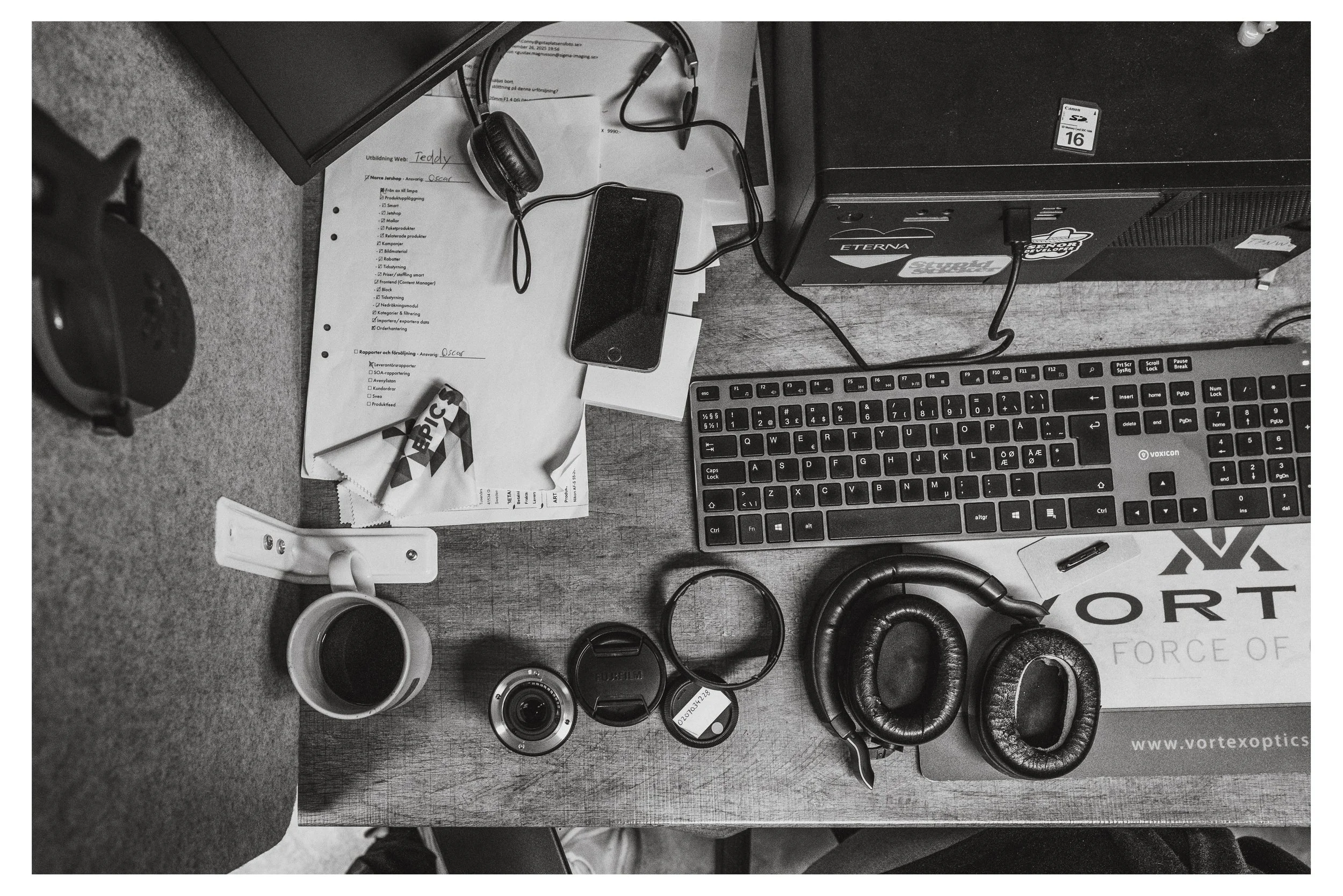 Festen är över. Ring ring! Klick! Dags att vakna! Gäsp. Bussen går om 10 minuter, men det gör den som vanligt inte. Det är dags att åka och byta din tid och kunskap mot för lite pengar. 02/01/2026