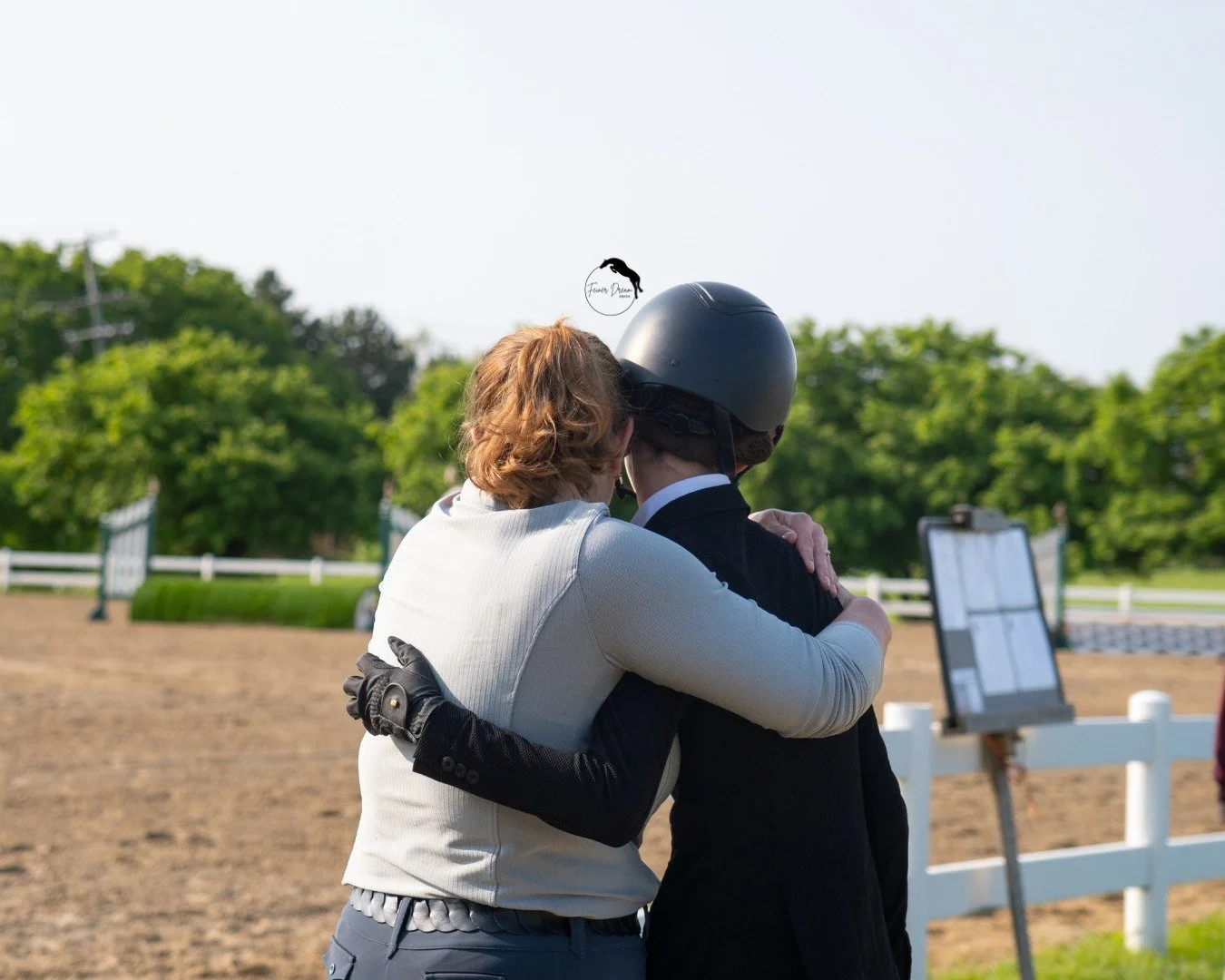 Barn family &gt;&gt;&gt;

#equinephotographer #horsephotography #equine
#horse #equestrian #photography #northernillinois
#southernwisconsin #northernillinoisphotographer
#southernwisconsinphotographer #horseshow
#horseshowlife #hunterjumper
#horsesh