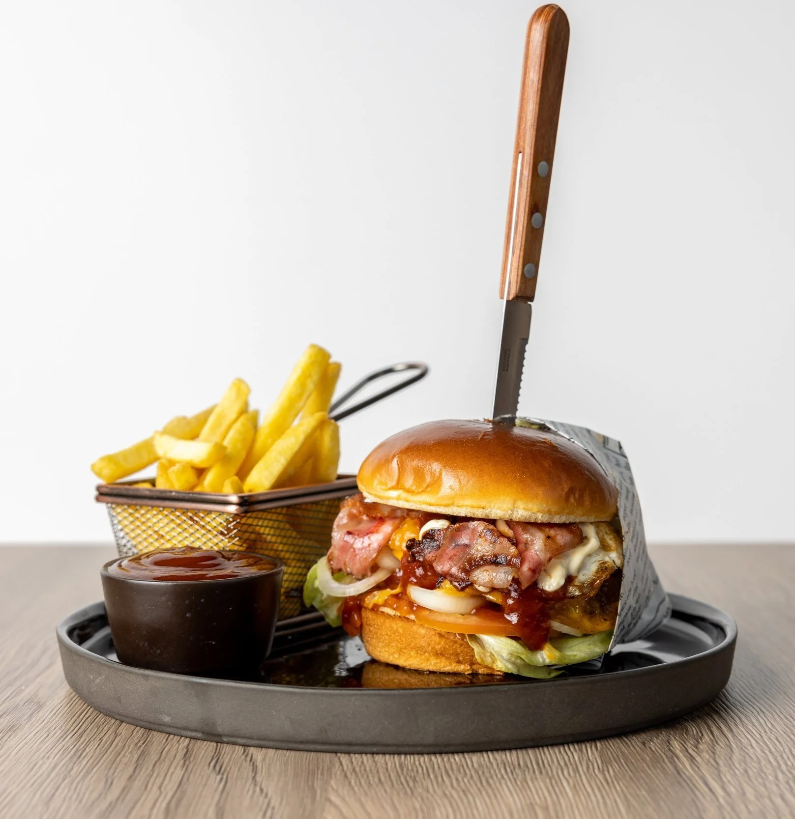 Manceys+Burger-min.jpg