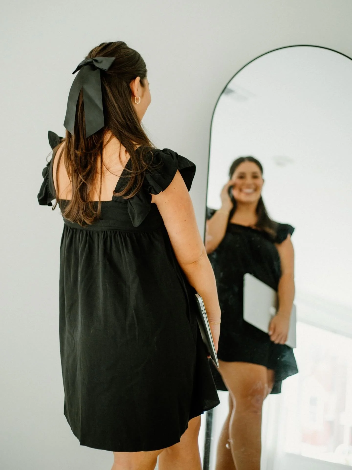 Behind every stunning wedding is a calm, collected coordinator keeping it cute and very on time 💌 #weddingplanning #louisvillewedding #louisvilleweddings #louisvilleweddingplanner #louisvilleweddingplanning #weddingcoordination #weddingcoordinators 