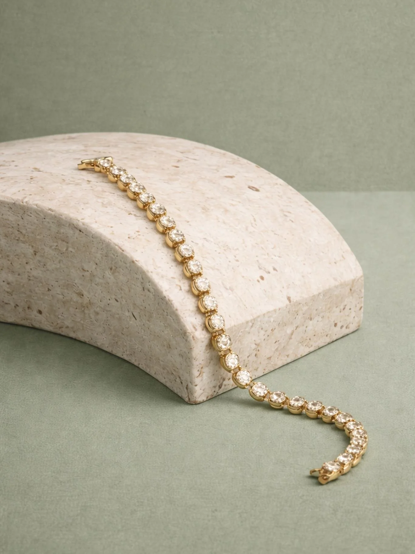 Happy Waitangi Weekend 🤍
We&rsquo;re in creation mode, capturing the beauty of this tennis bracelet.
Give us your price; low or high and we&rsquo;ll bring her to life for your wrist.