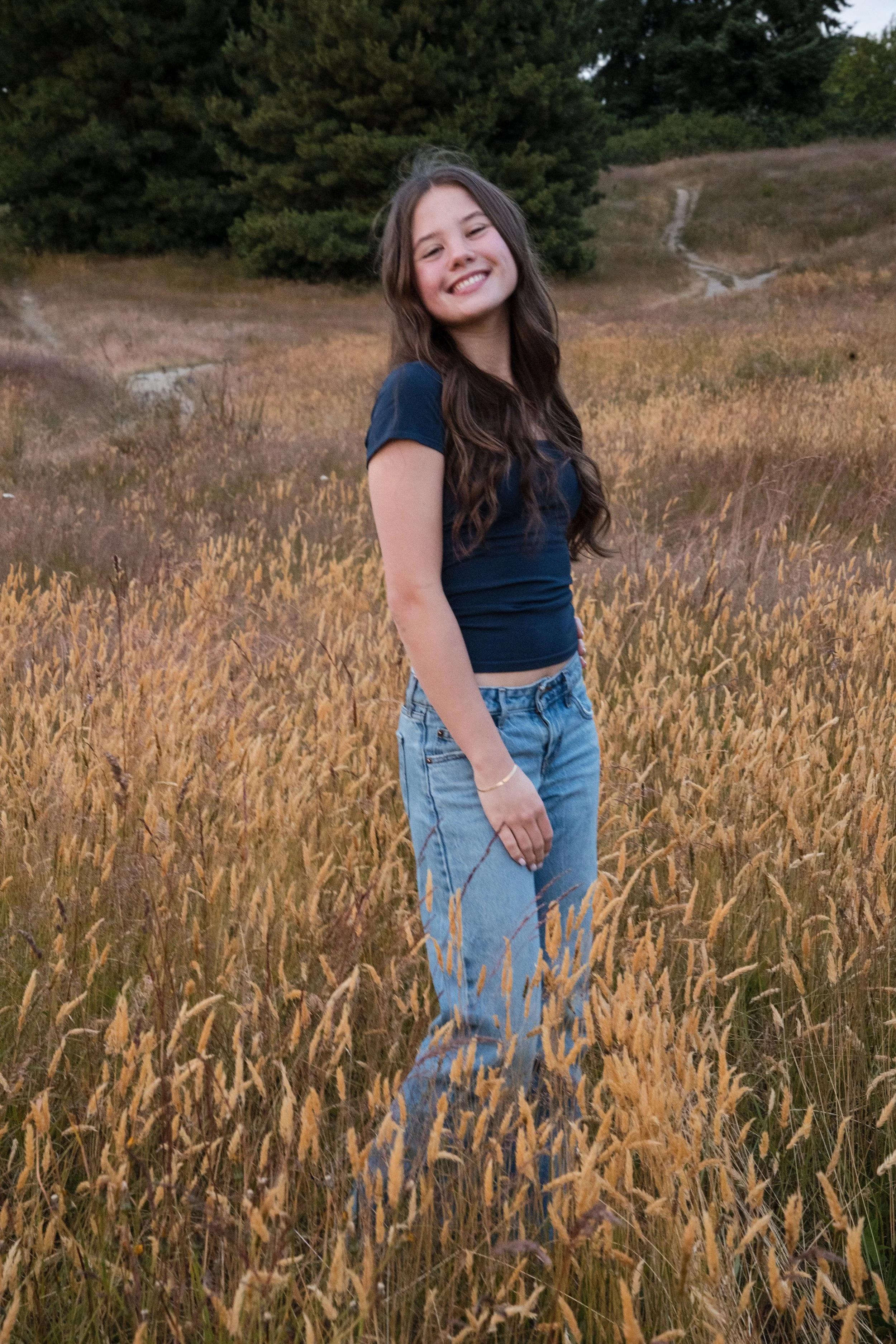 seattle-senior-portrait-teen-girl-in-field-rey-trey.jpg