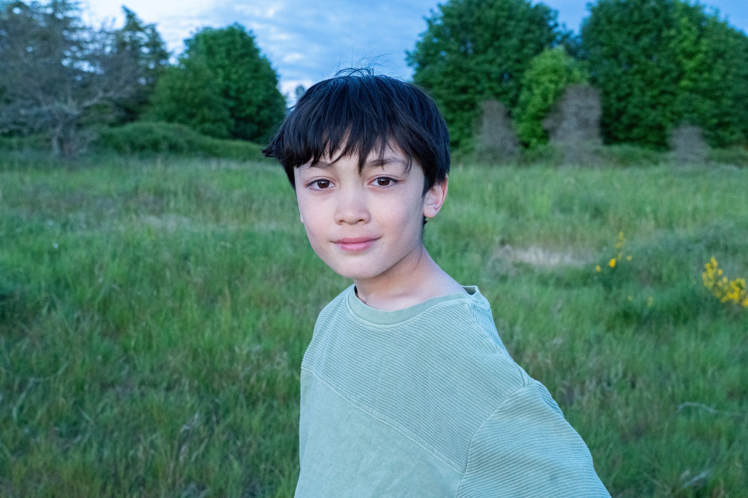 boy-outdoor-portrait-seattle-field-session.jpg