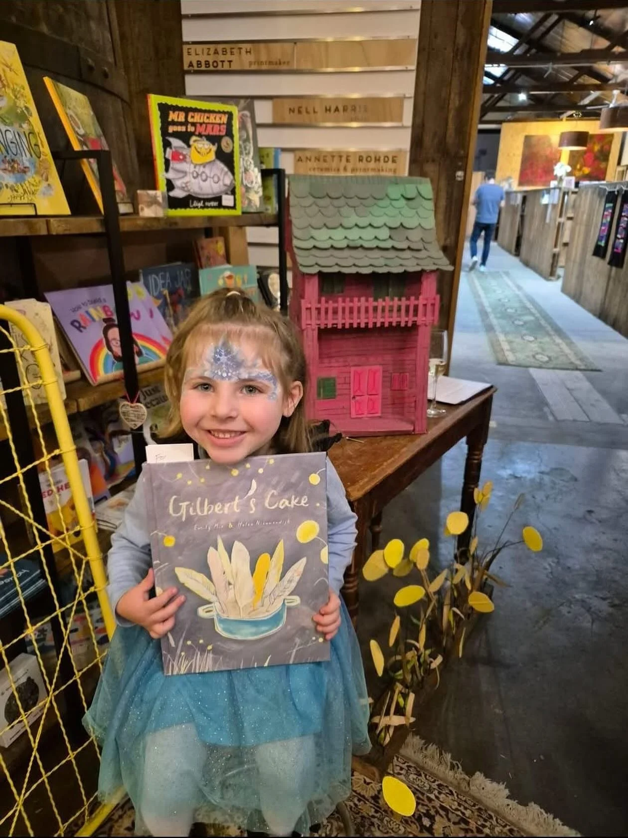 One of the sweetest of Gilbert&rsquo;s Cakes&rsquo; readers is this darling little person - sister to 👼 Finley 💙

Thank you for coming along to our book launch with your mum 🤗 Hope to see you both next month xx 

#bereavedsiblings #stillbornstilll