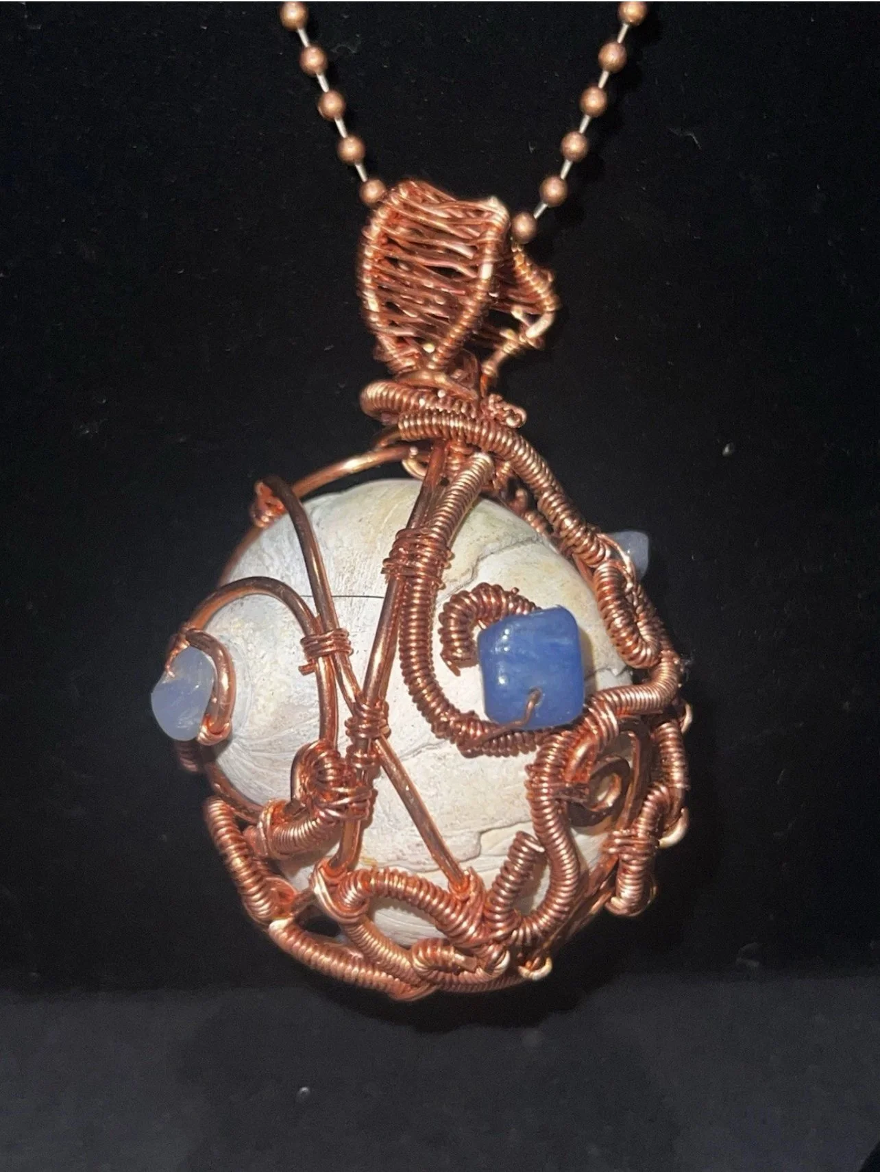 🌊 Oceanic Energy Pendant – Copper Wrapped Seashell with Chalcedony Crystals