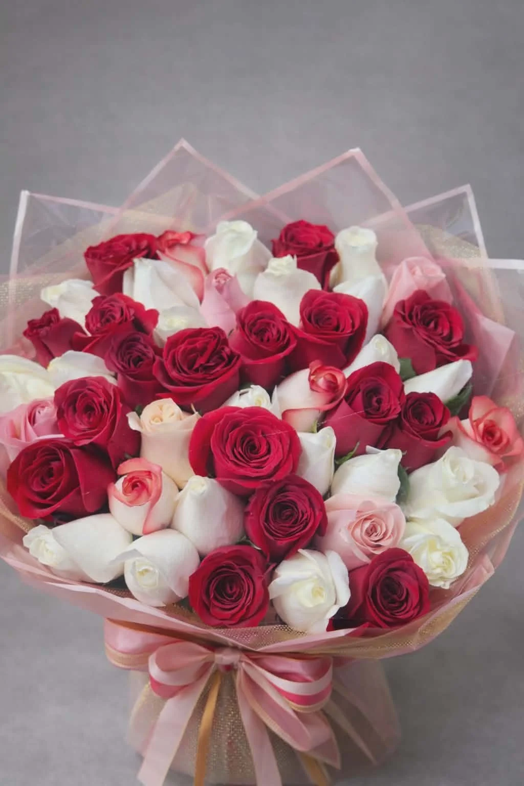 Exquisite Mixed Roses Bouquet