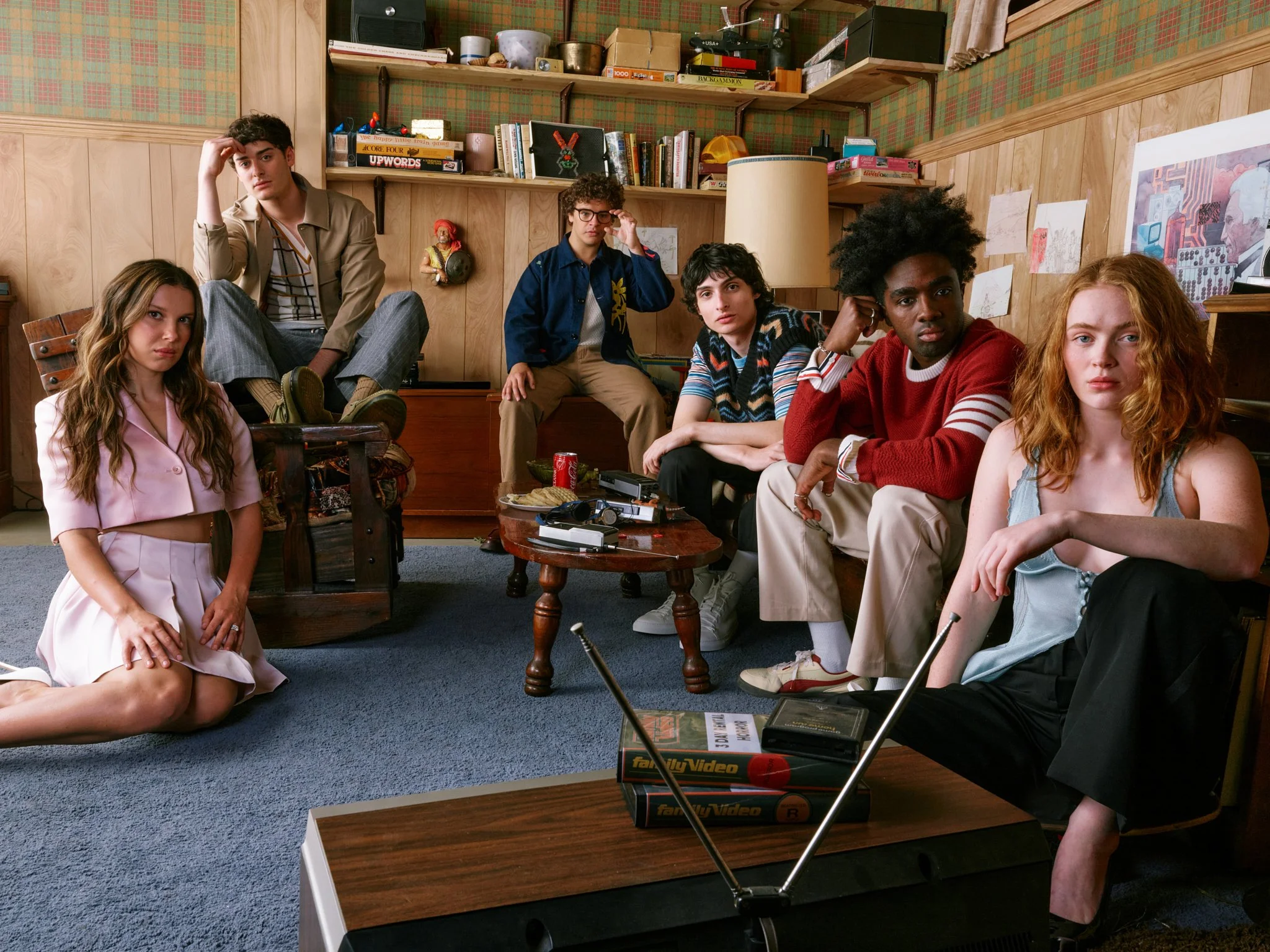 ST5_SOCIAL_EDITORIAL_Millie_Finn_Caleb_Noah_Gaten_Sadie_0431-GROUP-FINAL.jpg