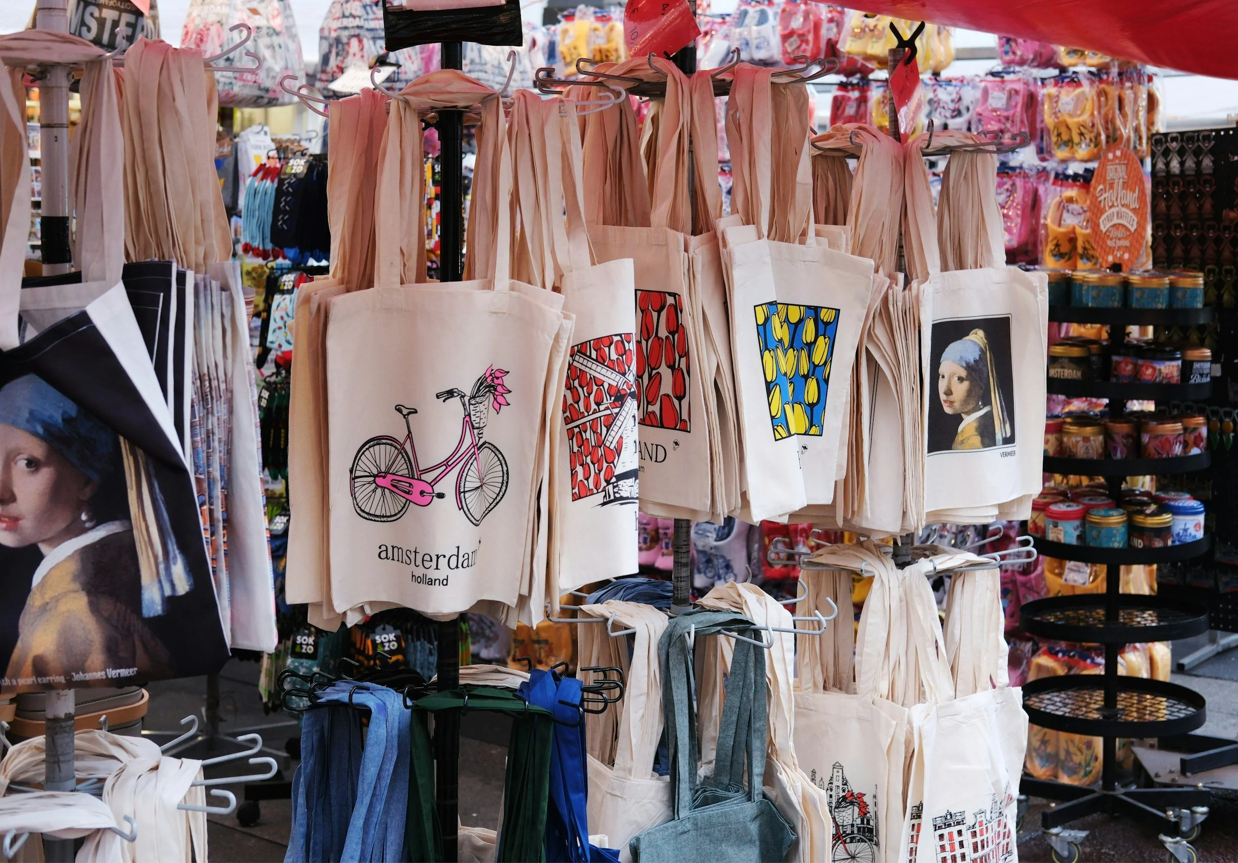 Last-minute shopping for souvenir stop at Bloemenmarkt  by Nomadly
