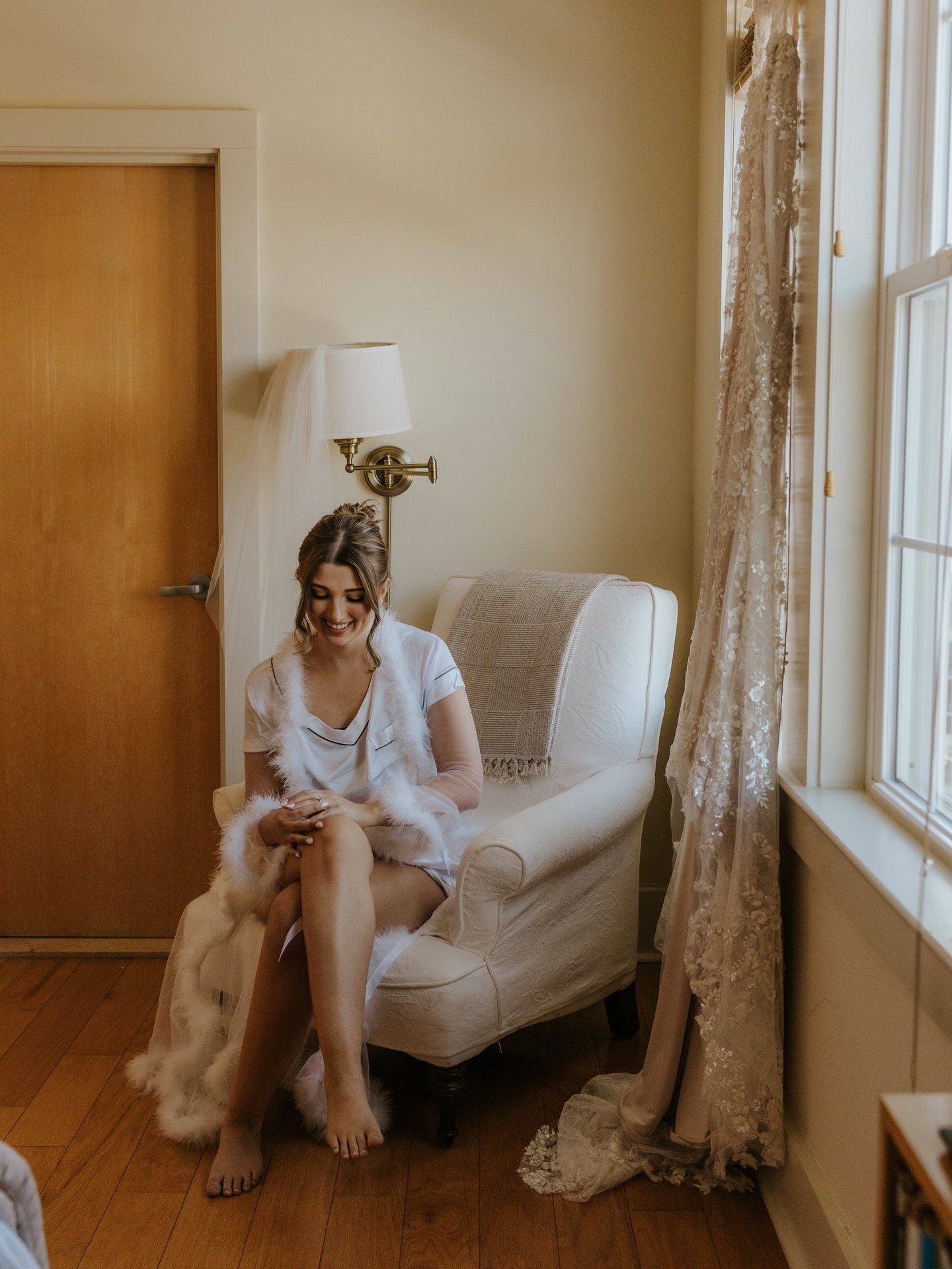 Sydney&rsquo;s getting ready&rsquo;s were fun, stress-free and with a dash of her sweet family members getting emotional. Absolutely perfect environment for our brides to go meet her groom! 🥹 

Keywords: Hudson valley wedding photographer, hudson va