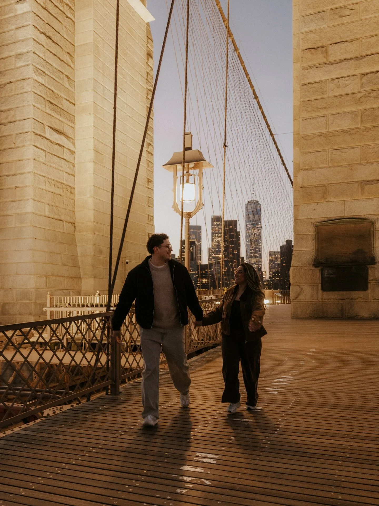Brooklyn Bridge during a chilly evening with Yahaira &amp; Cesar. We had SOO much for this day and these two were so in love &amp; down for anything, it was a PERFECT evening ✨🤩 
#nycengagementphotographer #hudsonvalleyweddingphotographer #authentic