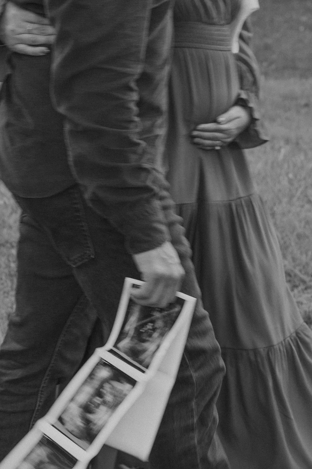 pregnancy announcement photos taken by a New York photographer