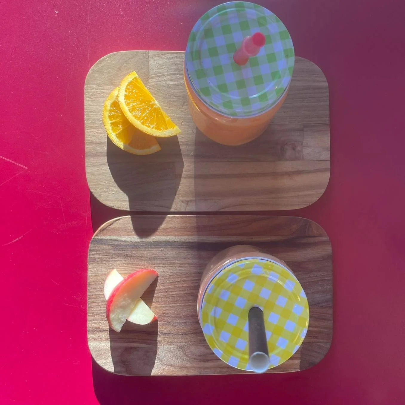 Le printemps arrive 💐

Envie de fra&icirc;cheur et de vitalit&eacute; ? 🌈
D&eacute;couvrez nos d&eacute;licieux jus frais &amp; smoothies, riches en saveurs et en vitamine C pour r&eacute;veiller vos papilles !

🥕 Photo 2 : Jus frais orange &amp; 
