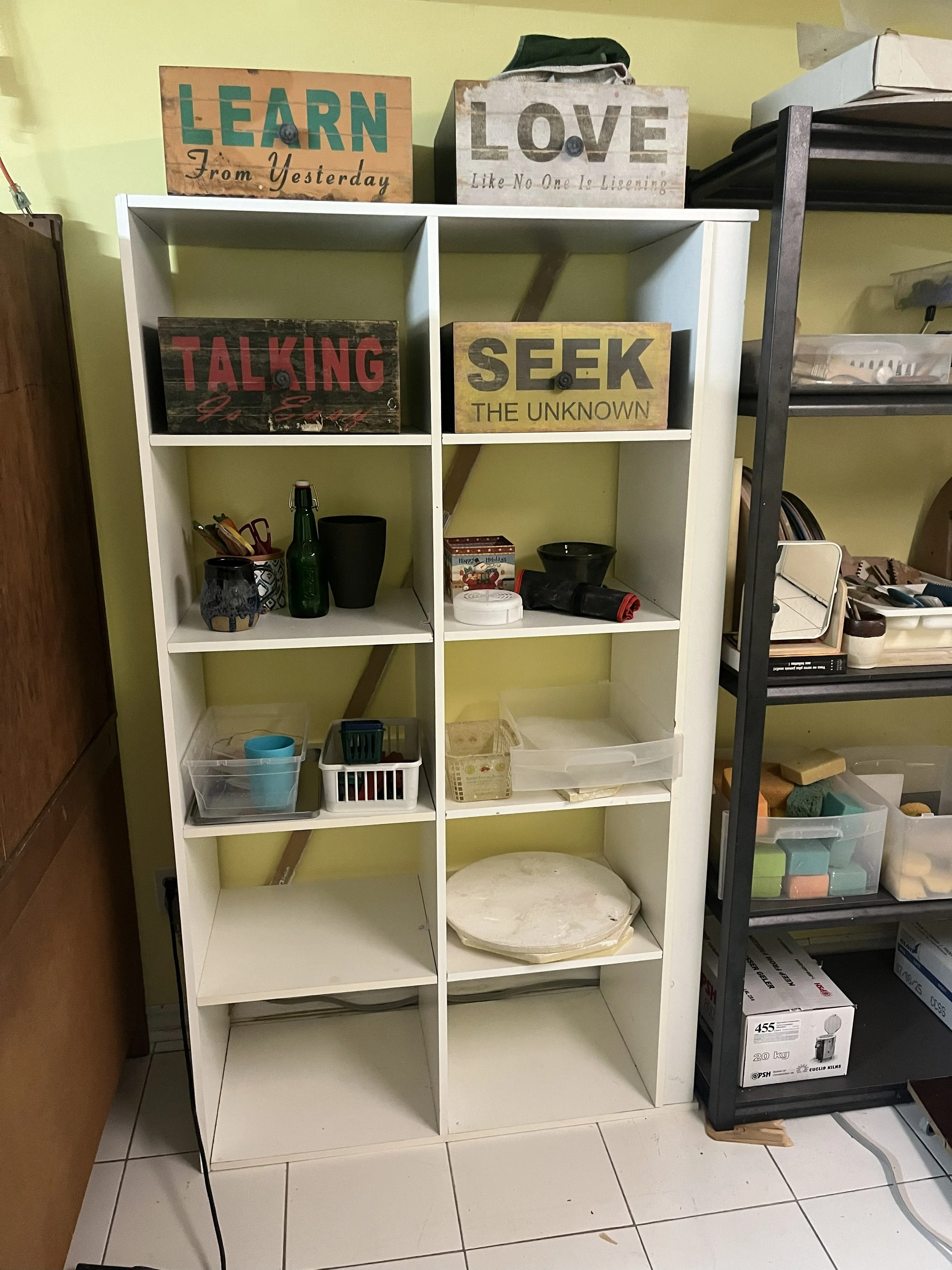 espaces personnels au studio de poterie Linda la Poteuse