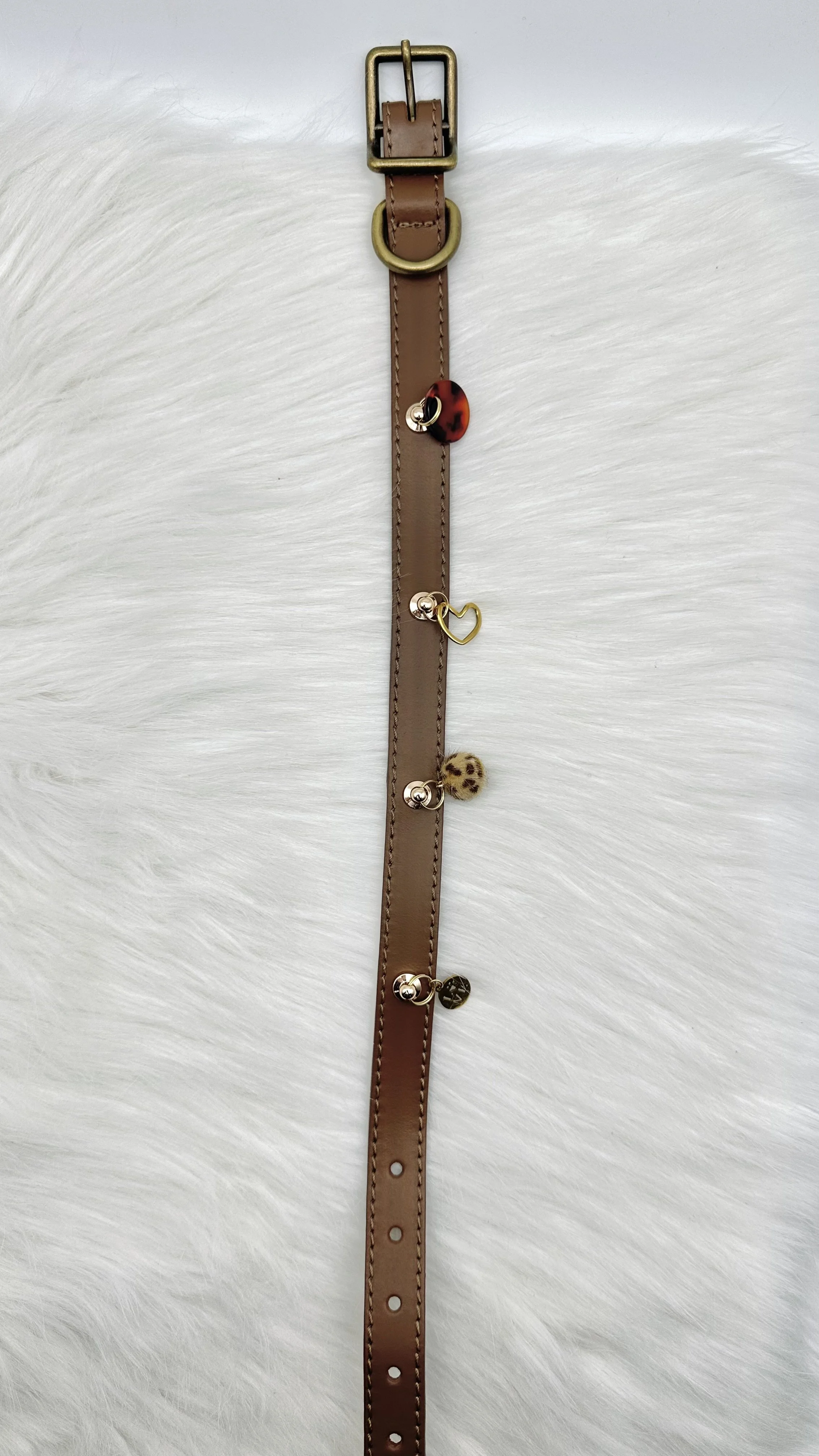 Collier Santini M (37‑45 cm) – charms léopard, cœur doré, boule léopard, médaillon Love Dog inox – cuir imperméabilisé