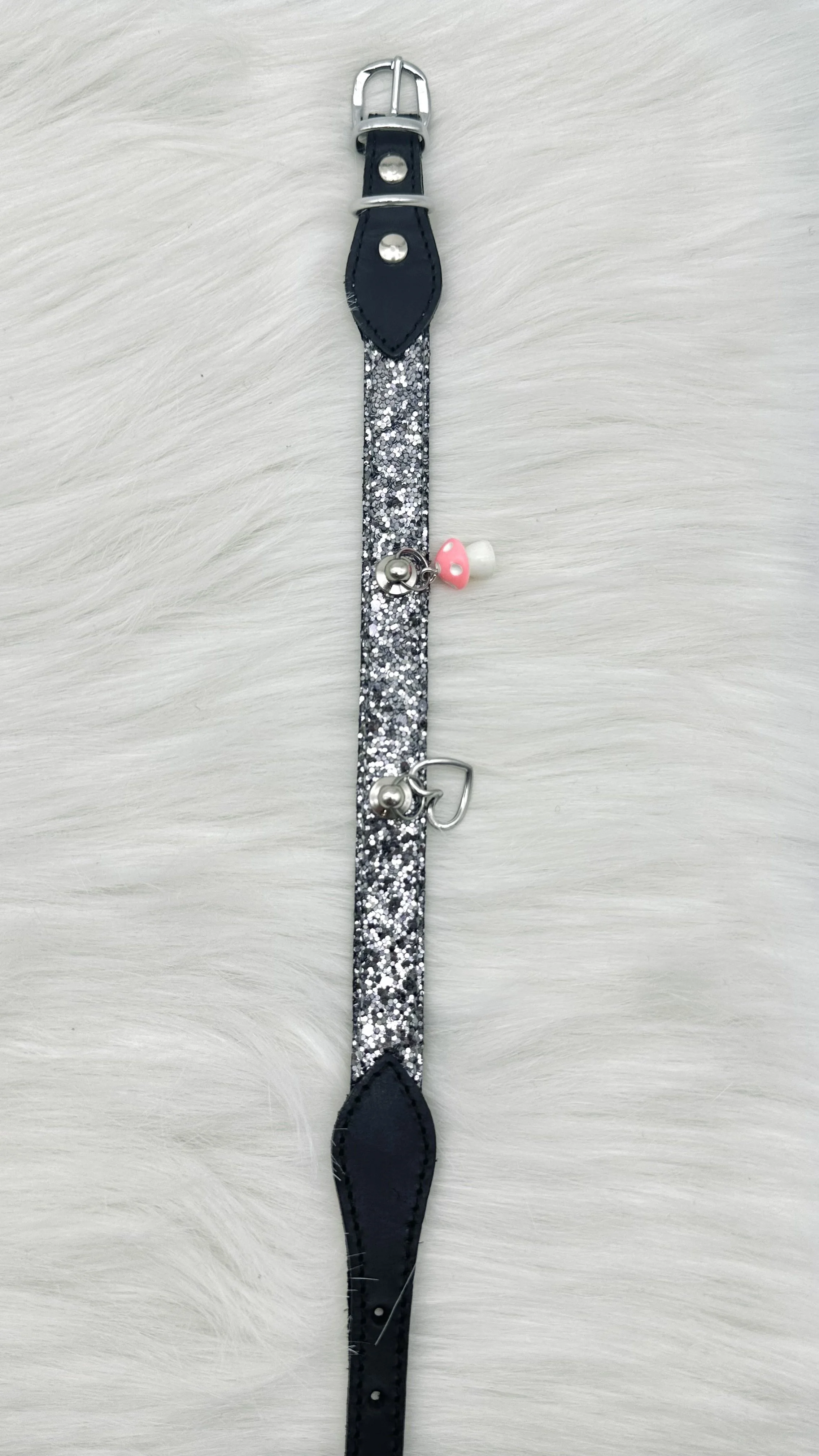Collier Milk & Pepper S (28‑33 cm) – upcyclé, charms champignon rose & cœur torsadé en inox – imperméabilisé