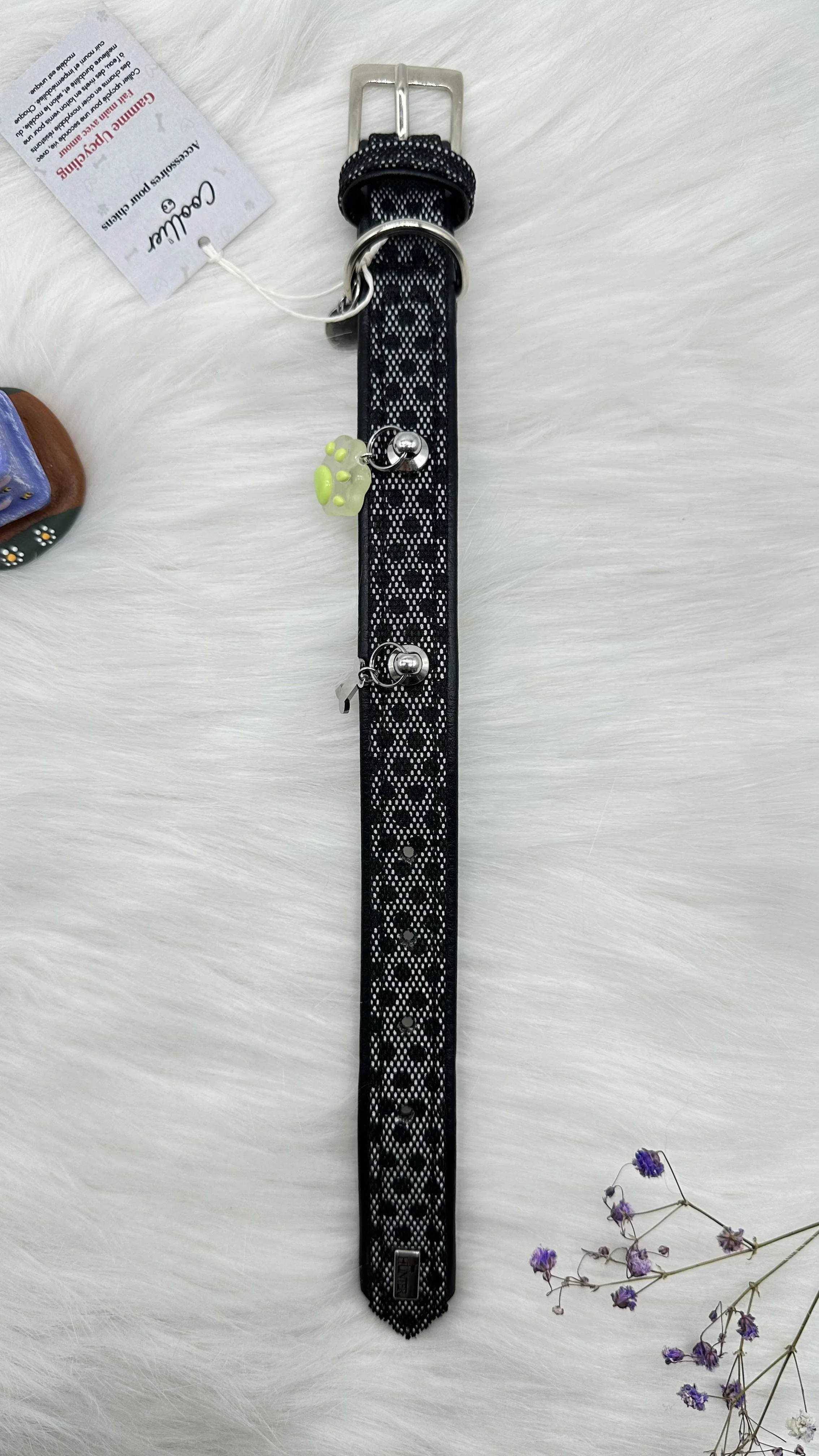 Collier Hunter XS (19,5‑25,5 cm) – upcyclé, décoré d’un os argenté et d’une patte en acier inoxydable – rivets laiton verni, résistants et durables