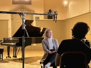 Elise Jasmine Hills was born in the United Kingdom in 2001 and began playing the piano at the age of six, entirely self-taught, until she reached 17. She is now under the tutelage of some of the finest concert pianists of our era. Currently, Elise is