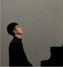 Yen-Cheng Lin, born in 2003 in Taoyuan, Taiwan, began studying music at an early age. Lin graduated Department of Music at the University of Taipei. He has studied under Professors Yu-Hsien Chen, Jen-Ru Sun, and Pei-Chun Liao. He has won a number of 