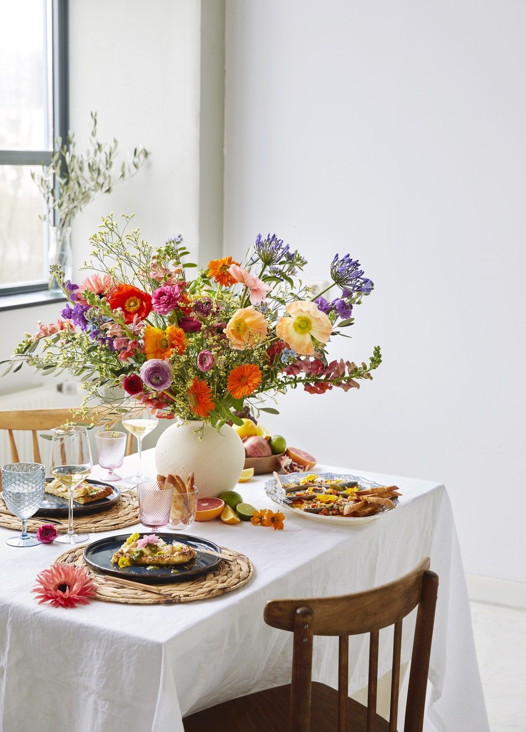 Mediterranean flower table / S'usi Gastro Studio / Amsterdam food and prop stylist.jpg