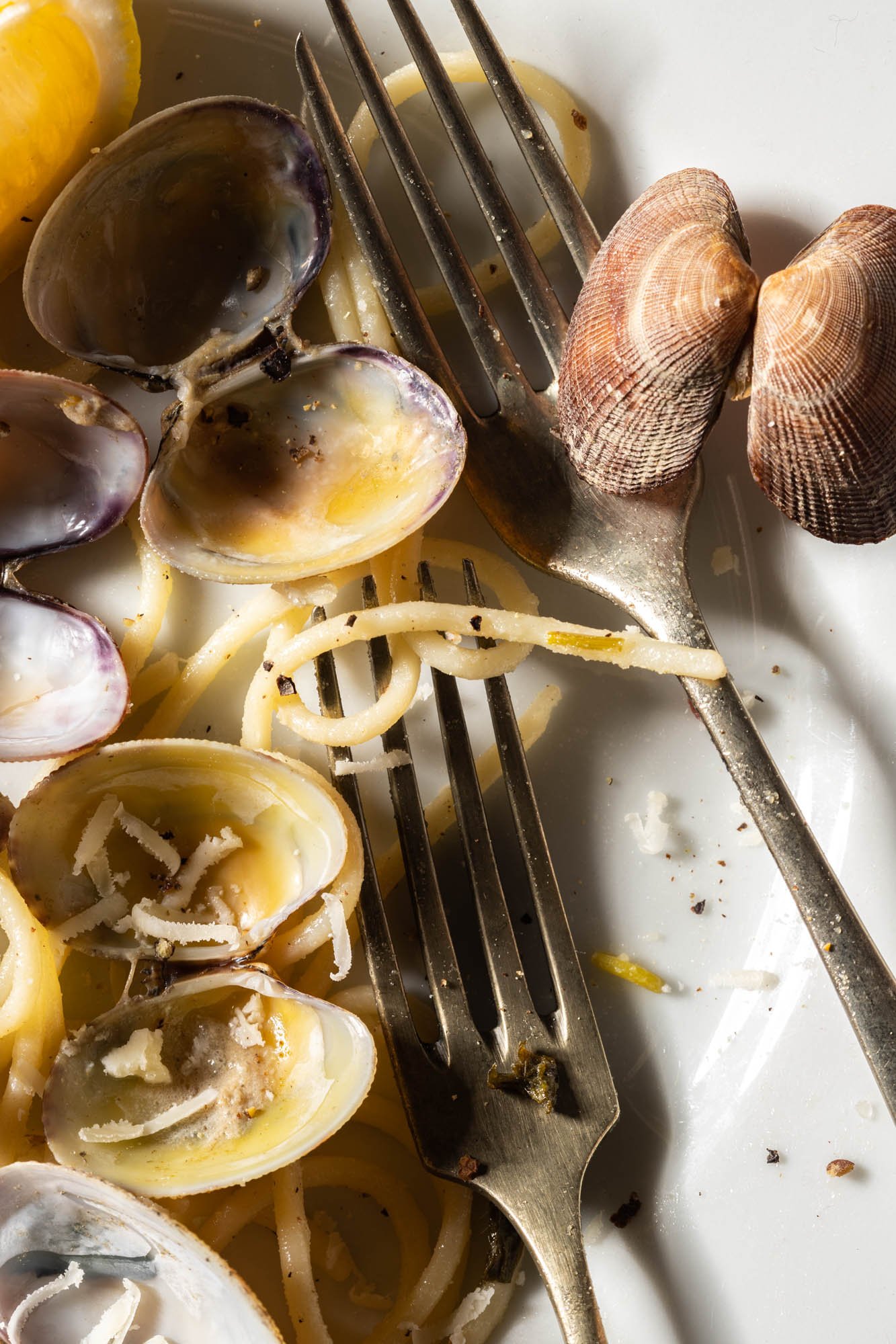 Spaghetti vongole / S'usi Gastro Studio / Amsterdam food and prop stylist.jpg