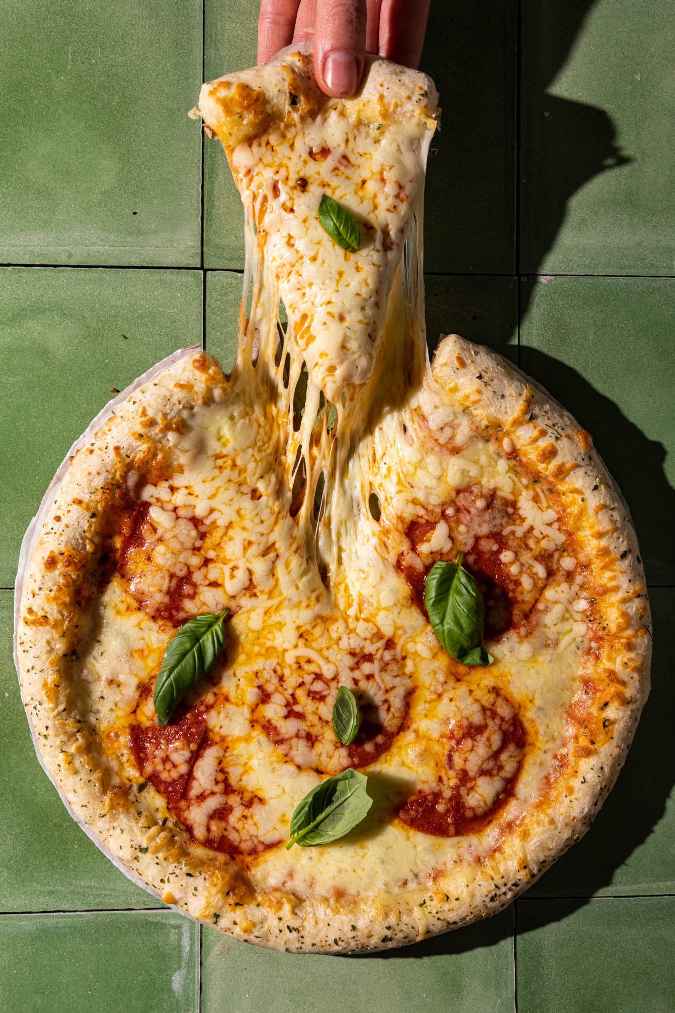 Pizza cheese pull / S'usi Gastro Studio / Amsterdam food and prop stylist.jpg