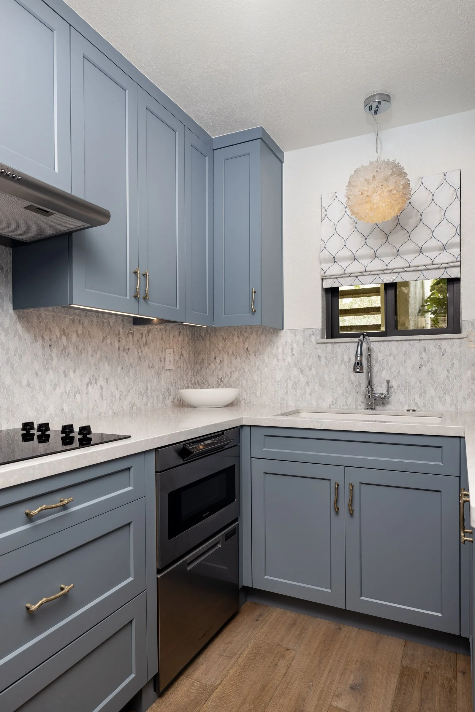 santa-barbara-modern-coastal-kitchen4.jpg