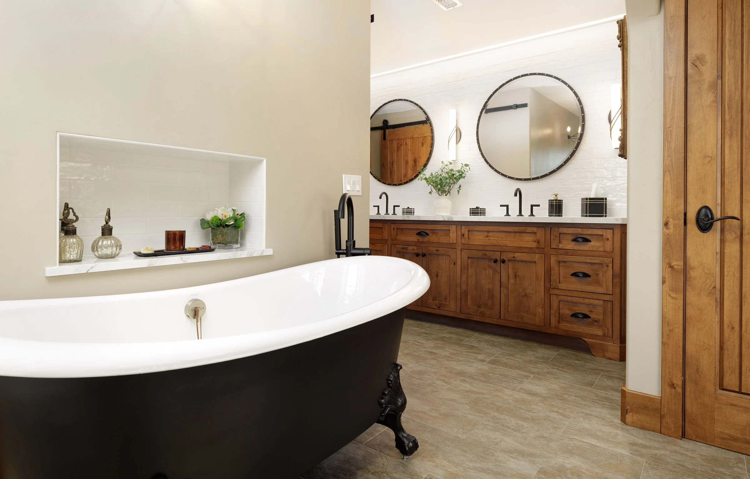 santa-barbara-modern-farmhouse-bathrooms5.jpg