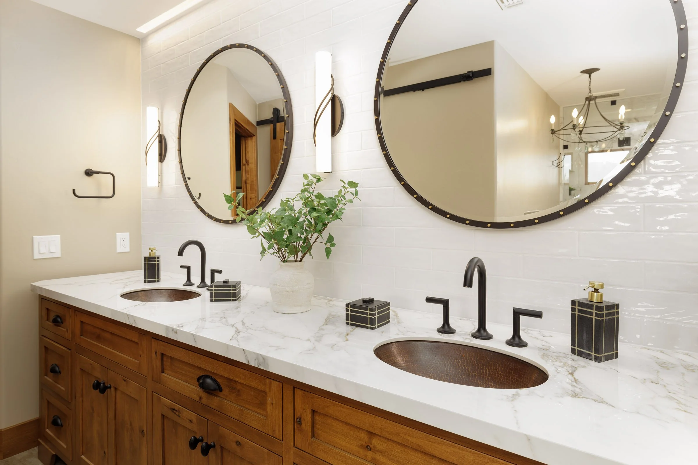 santa-barbara-modern-farmhouse-bathrooms6.jpg