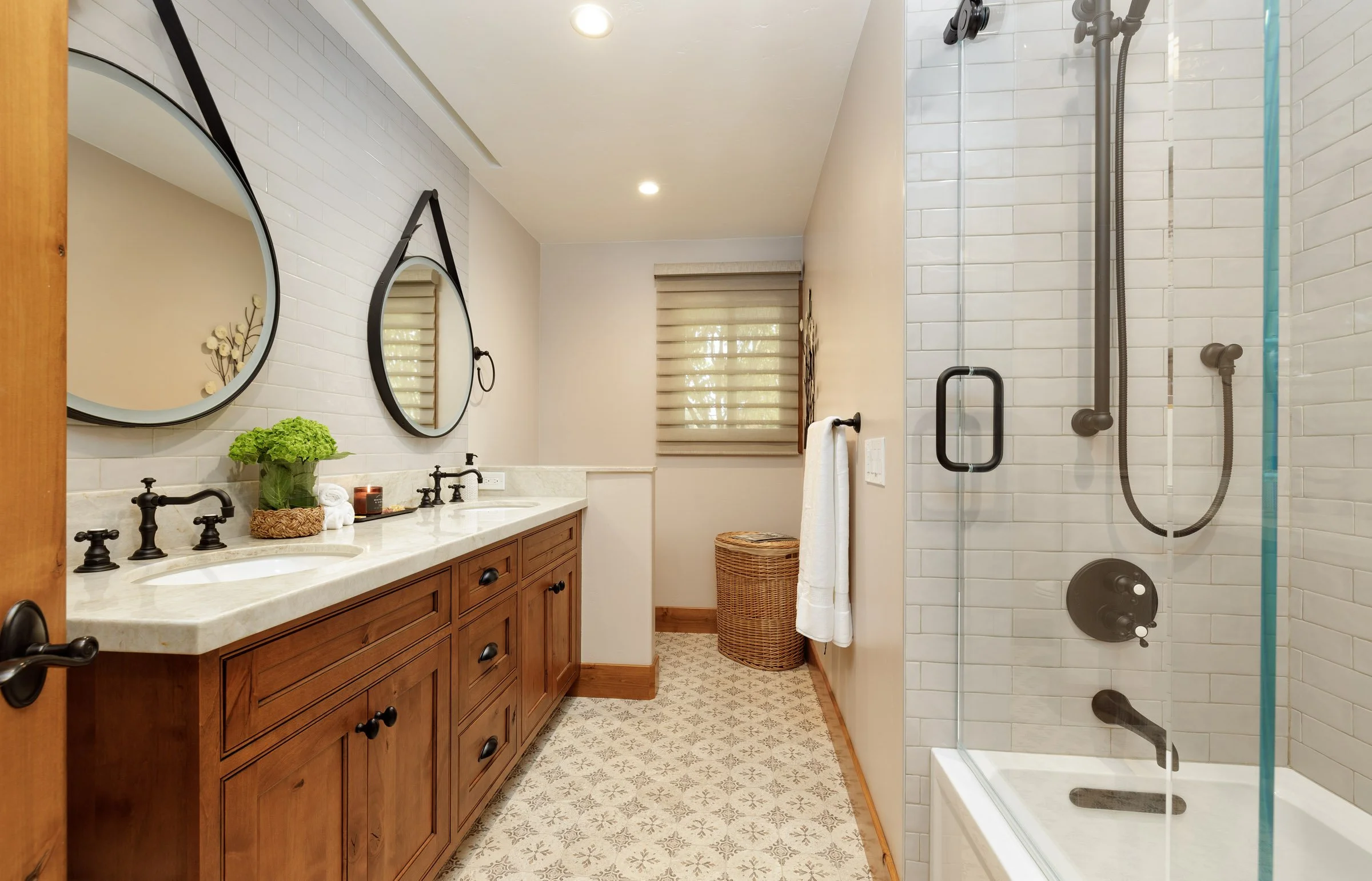 santa-barbara-modern-farmhouse-bathrooms7.jpg