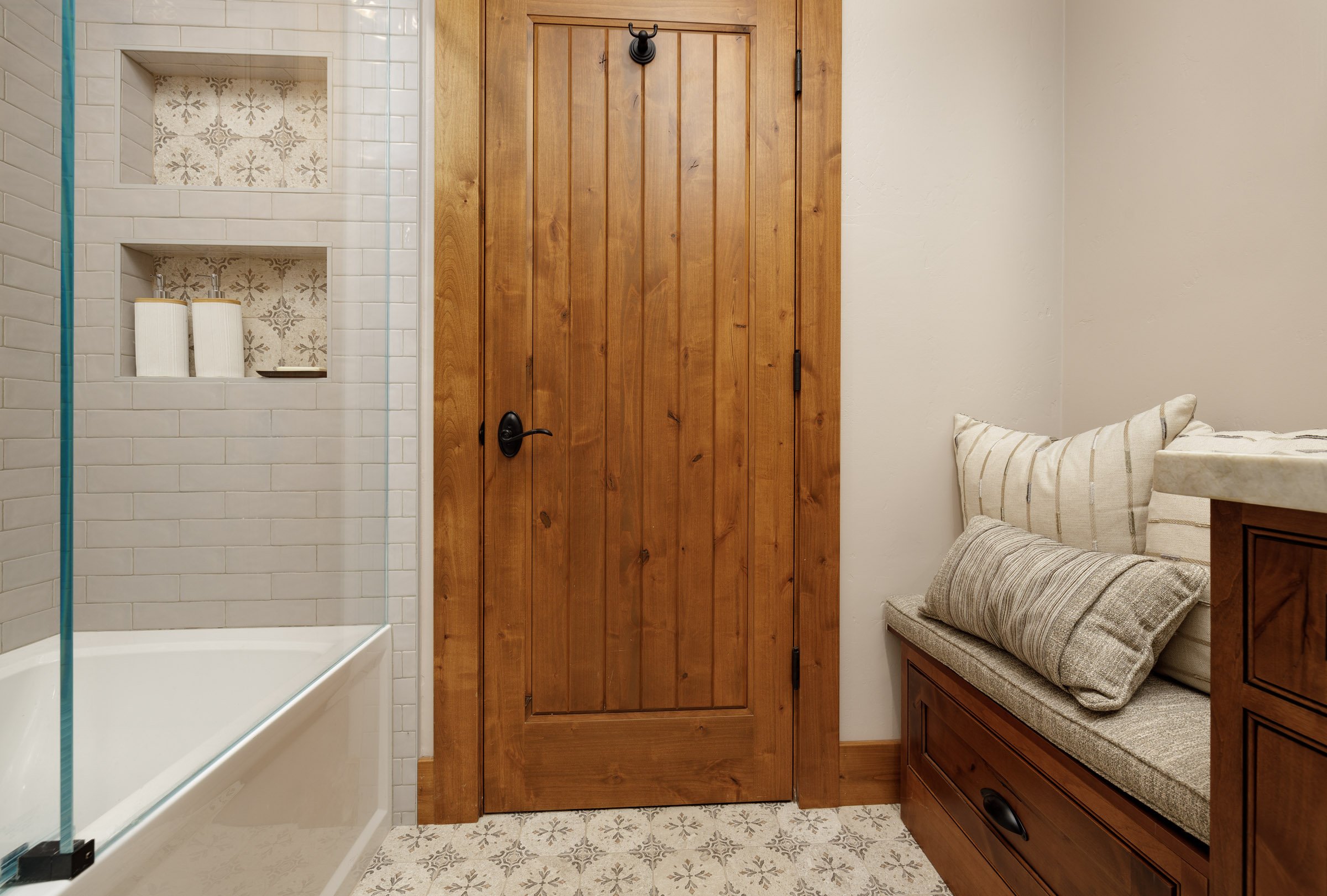 santa-barbara-modern-farmhouse-bathrooms8.jpg