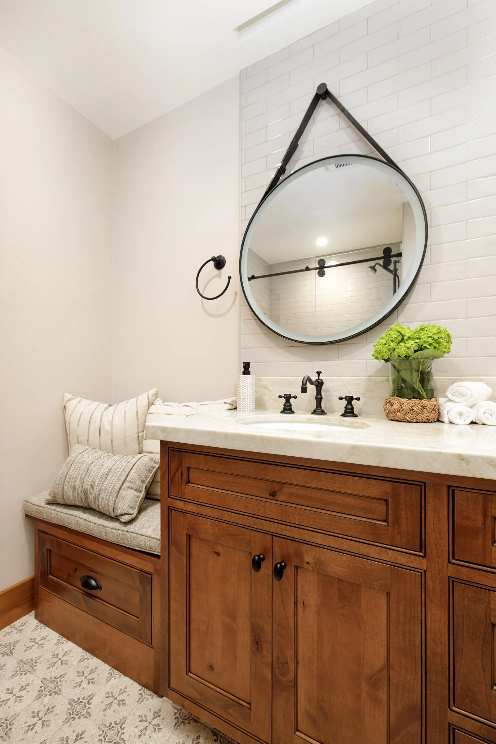 santa-barbara-modern-farmhouse-bathrooms9.jpg