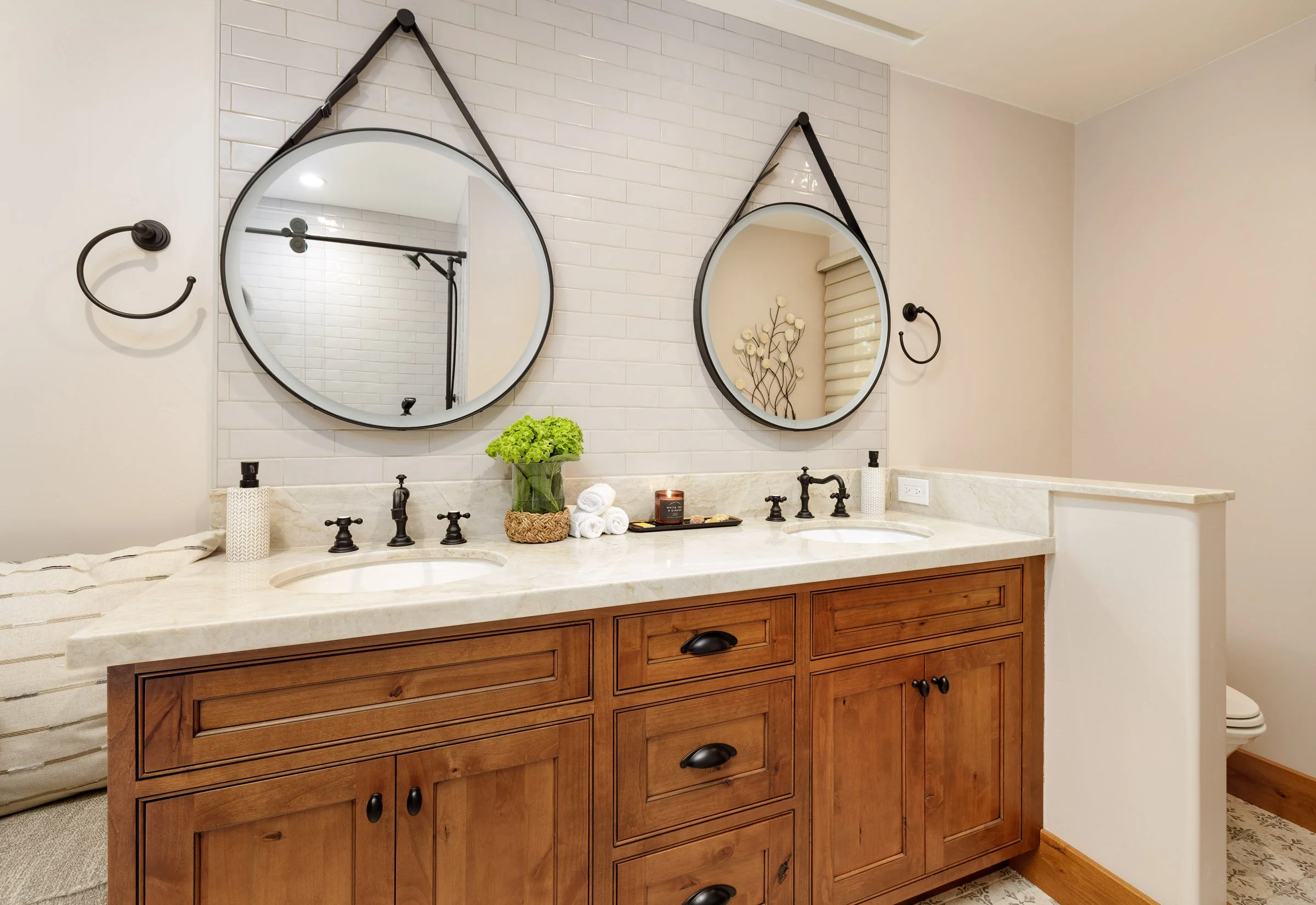santa-barbara-modern-farmhouse-bathrooms10.jpg