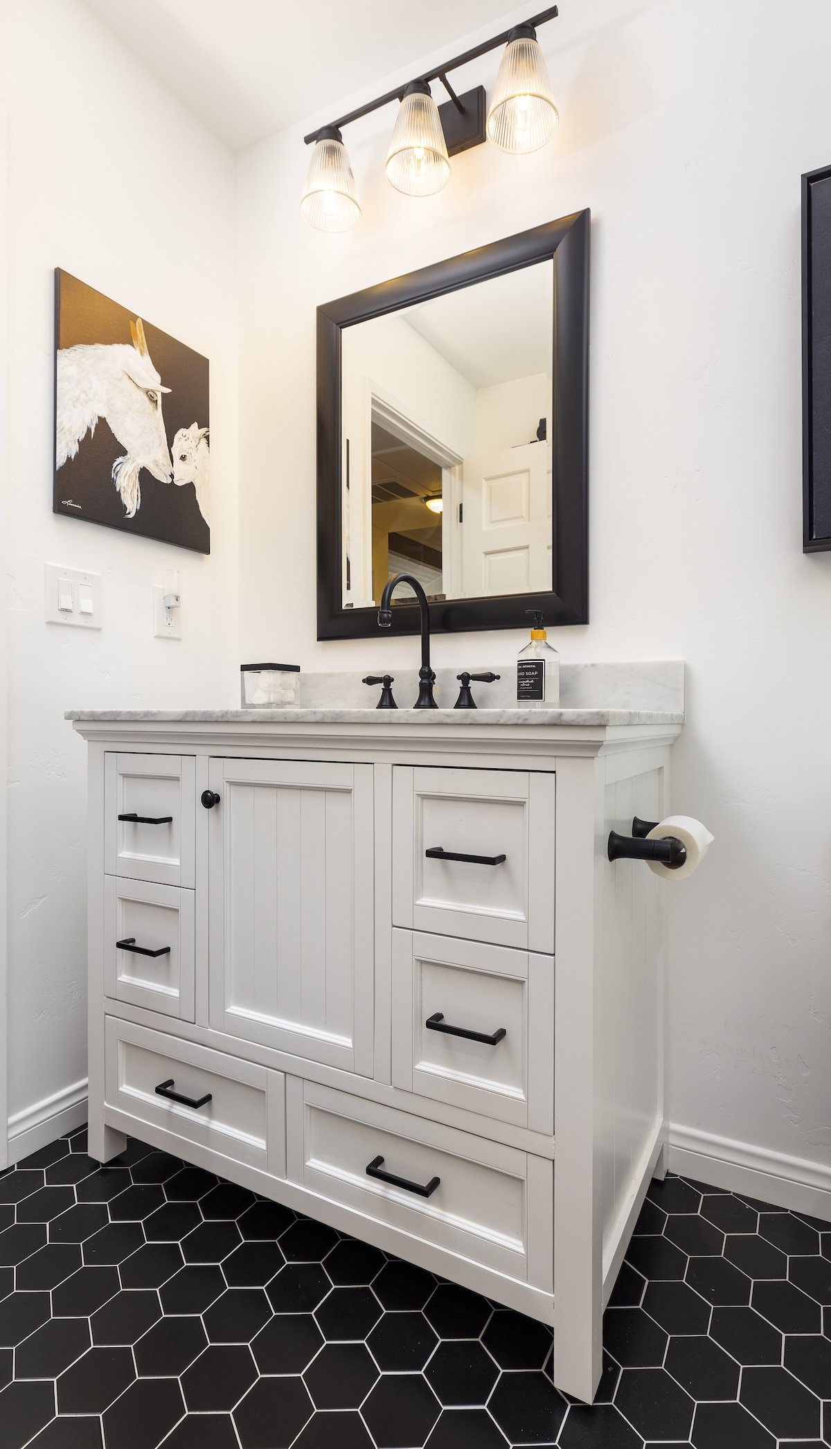 solvang-modern-farmhouse-bathrooms2.jpg