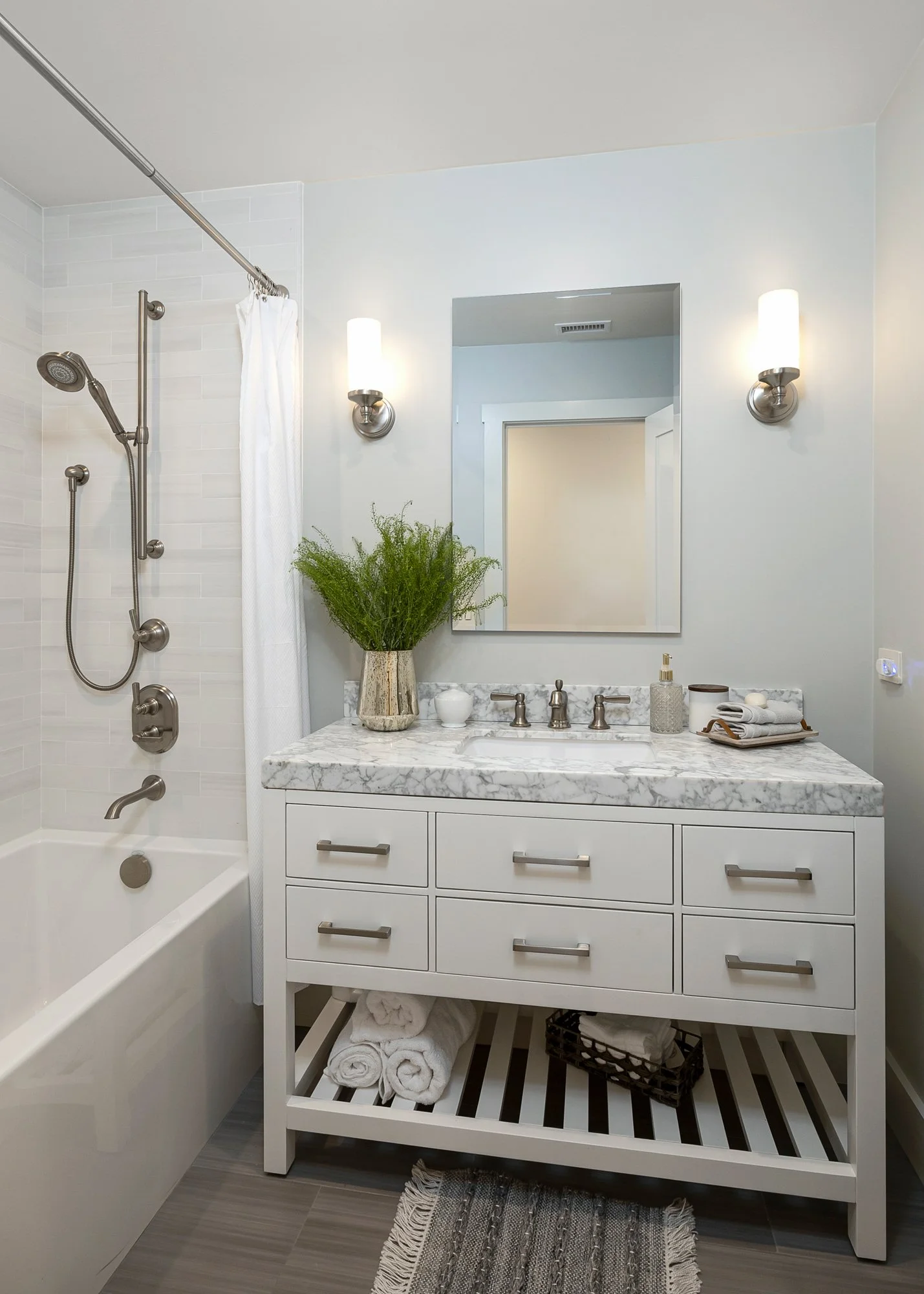 santa-barbara-modern-organic-transitional-bathrooms11.jpg