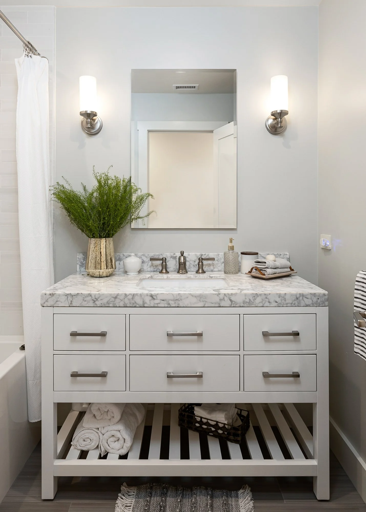 santa-barbara-modern-organic-transitional-bathrooms14.jpg